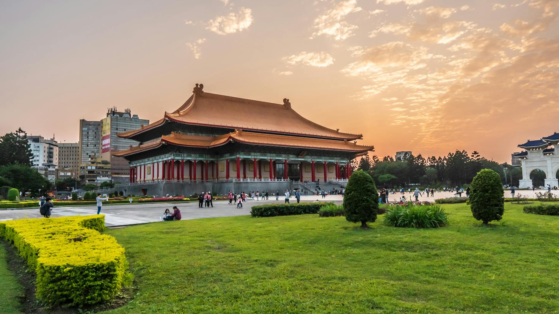 Taipei park and older traveler sightseeing pace planning context.