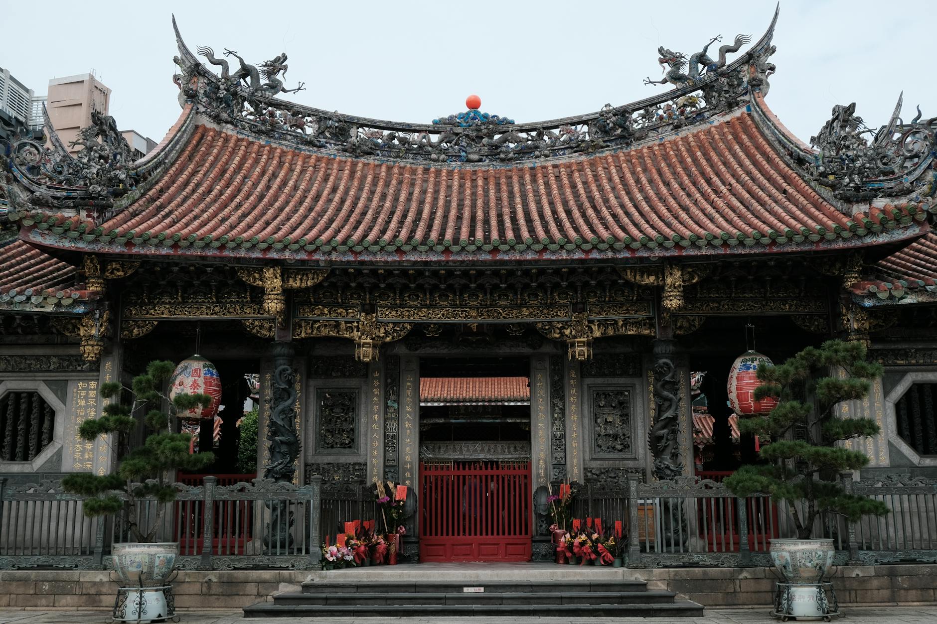 Taipei temple and religious pilgrimage traveler planning context.