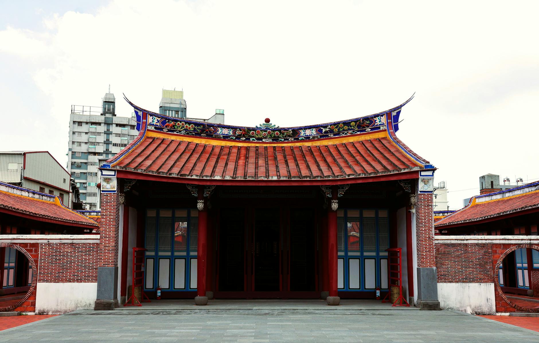 Taipei temple gathering and religious festival planning context.
