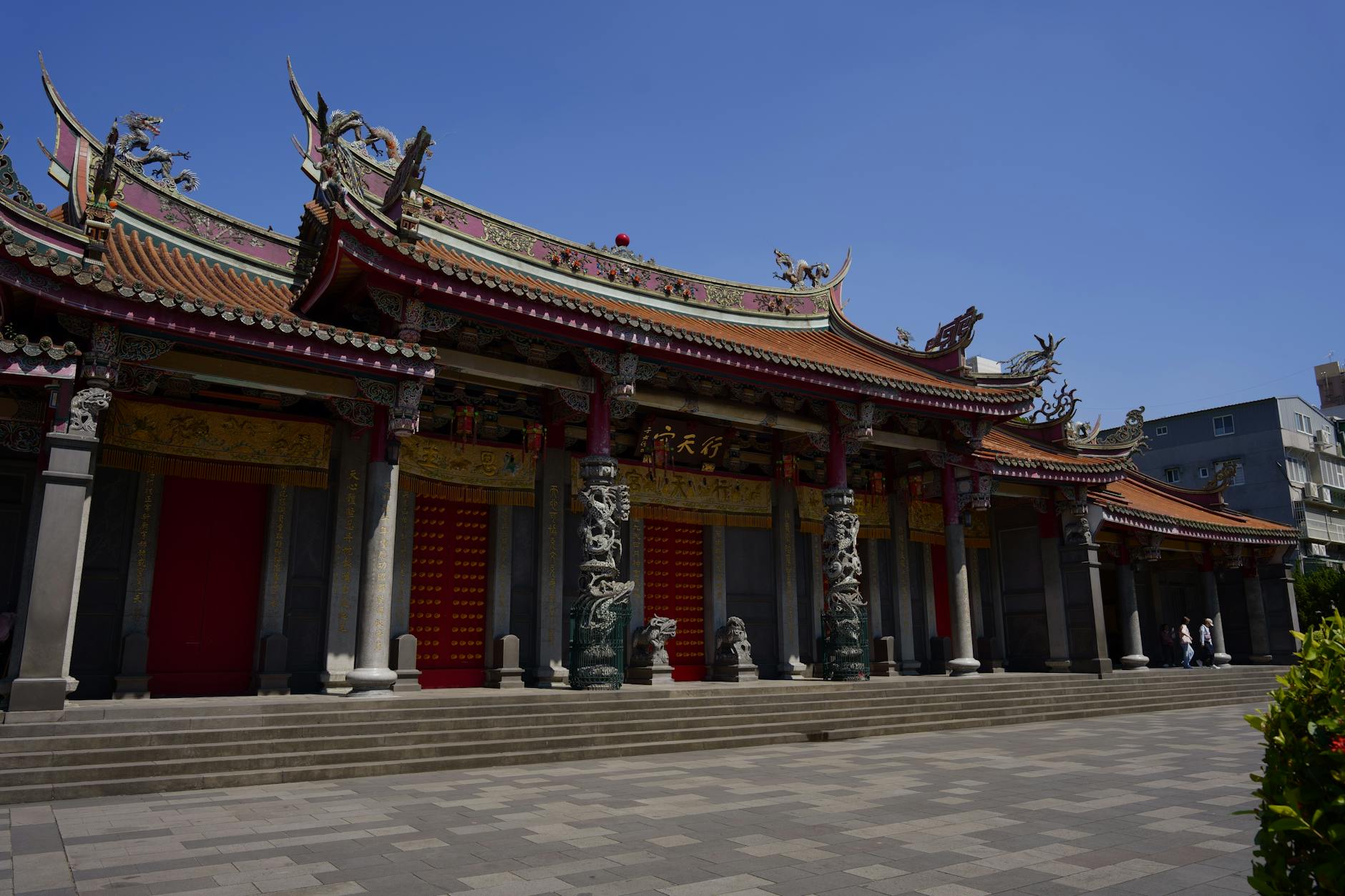 Taipei temple neighborhood and religious route planning context.