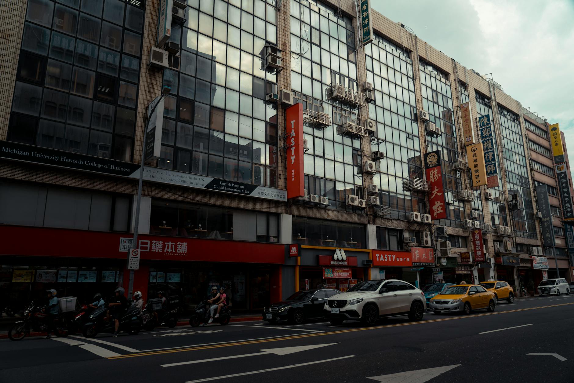 Taipei hotel district and tourist base planning context.