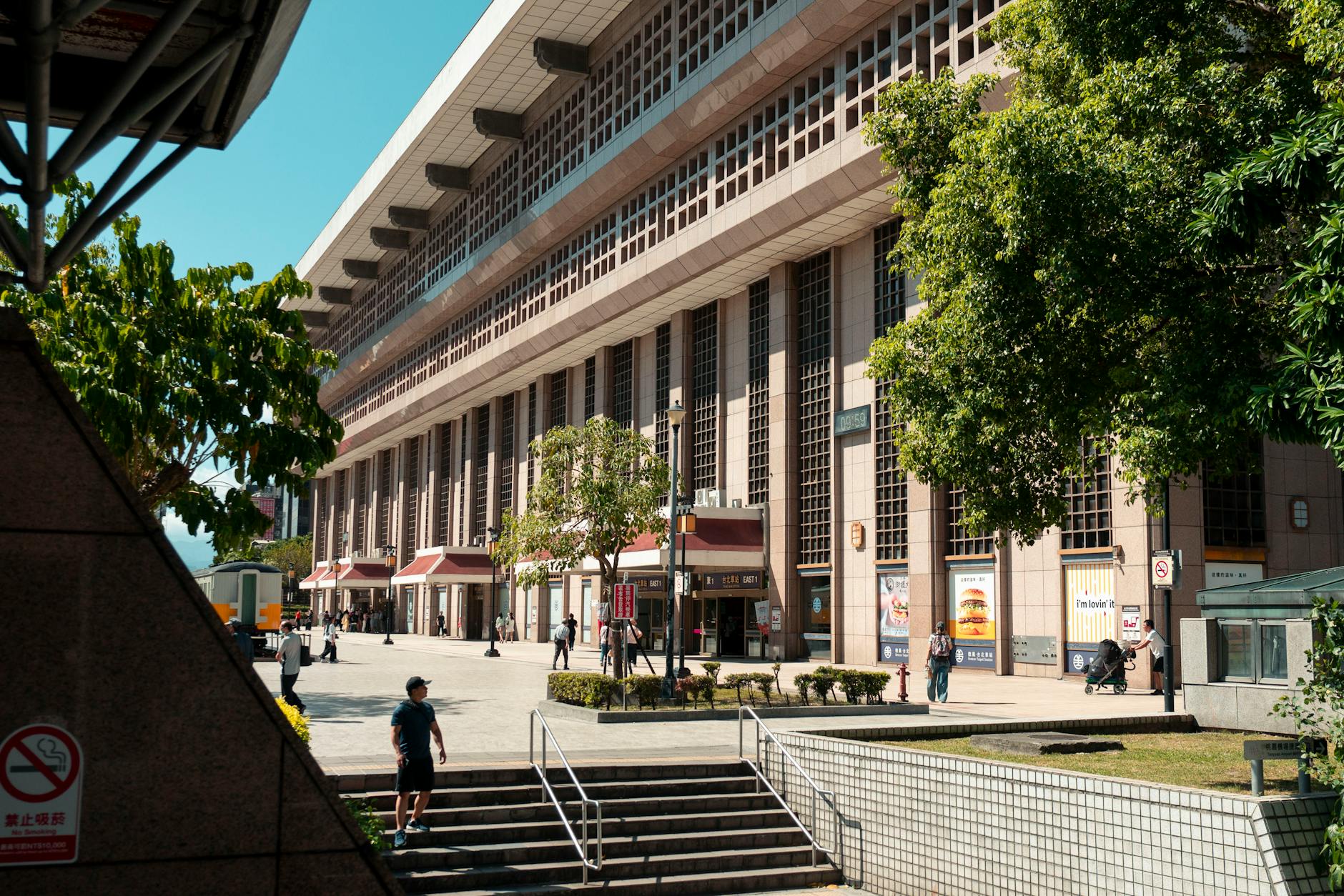 Taipei restaurant district and trade-show meal planning context.