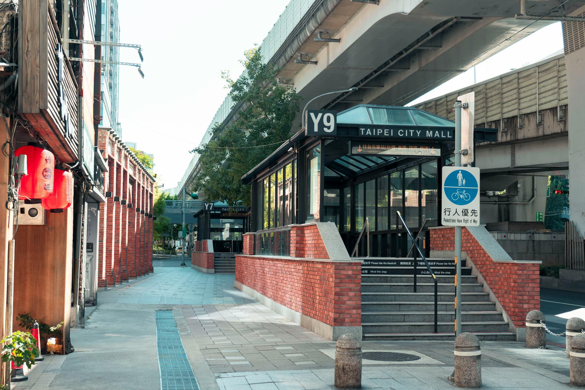 Taipei indoor and street rest planning context for mobility travelers.