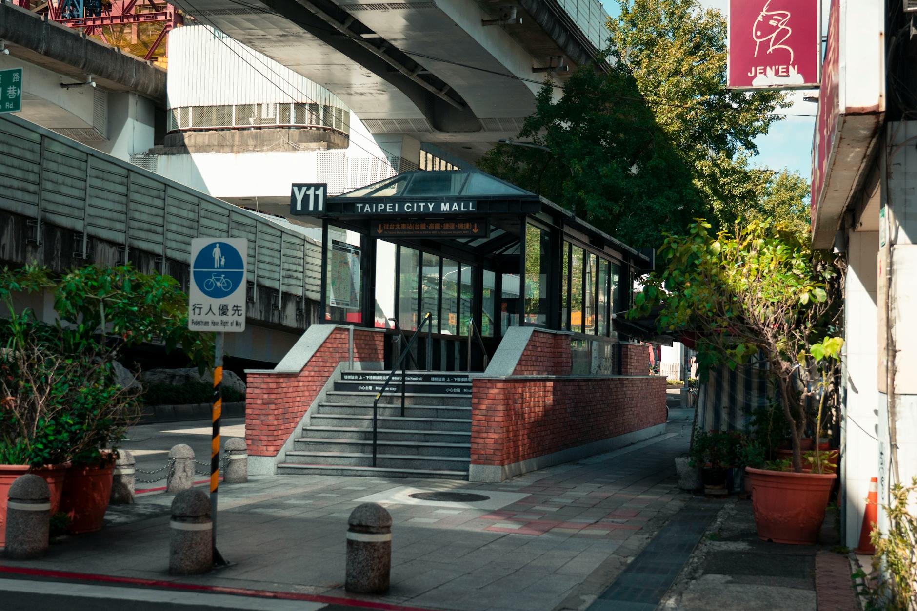 Taipei hotel district and mobility access planning context.
