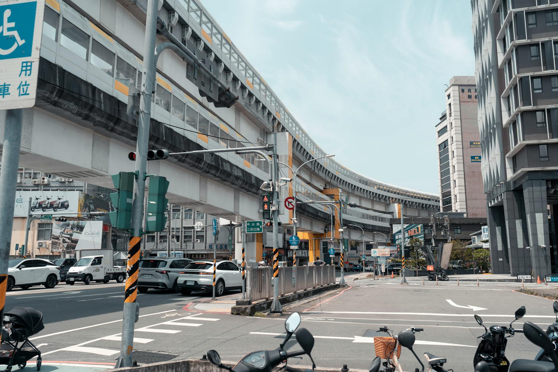 Taipei landmark and attraction access planning context.