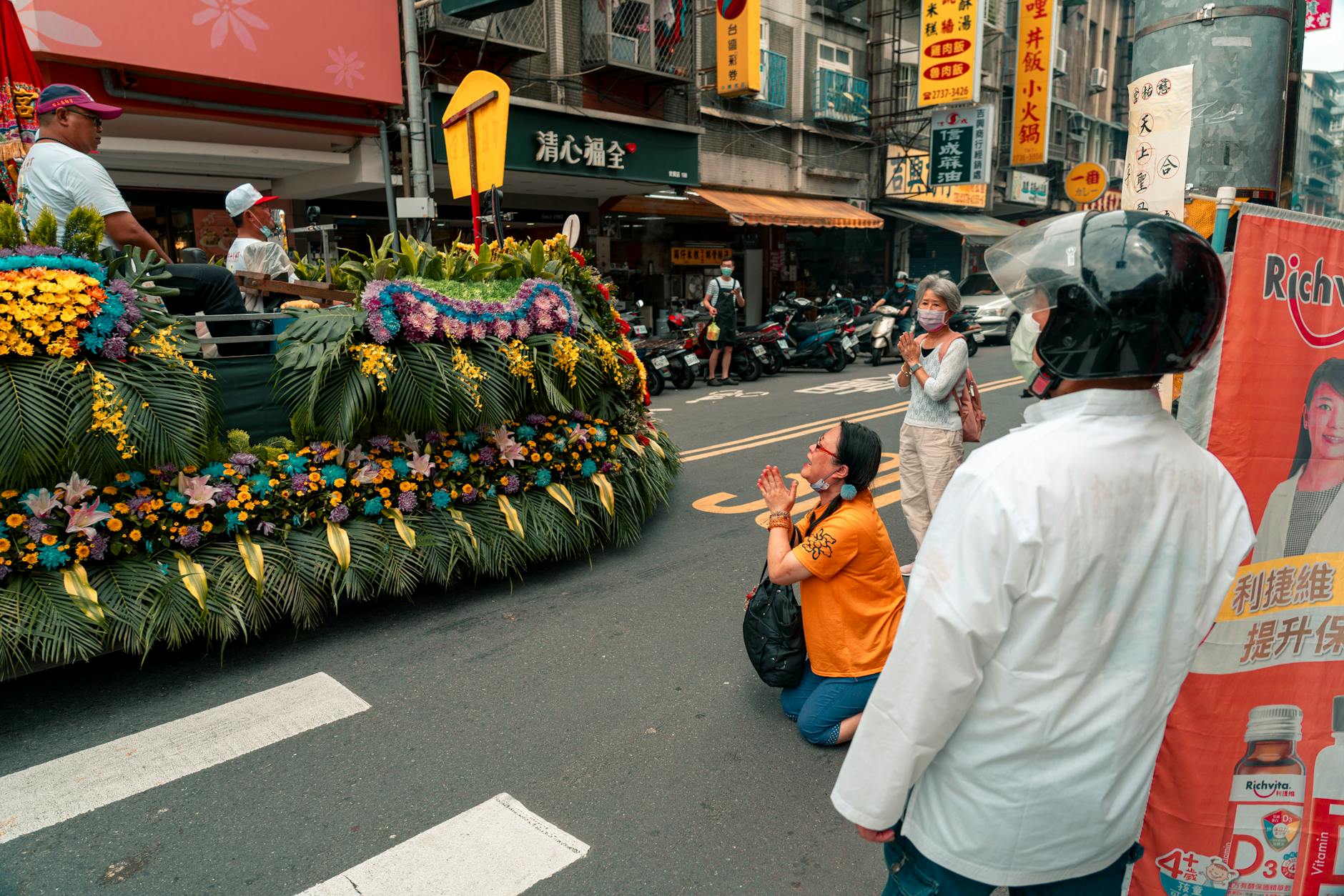 Taipei transit corridor and volunteer project movement planning context.