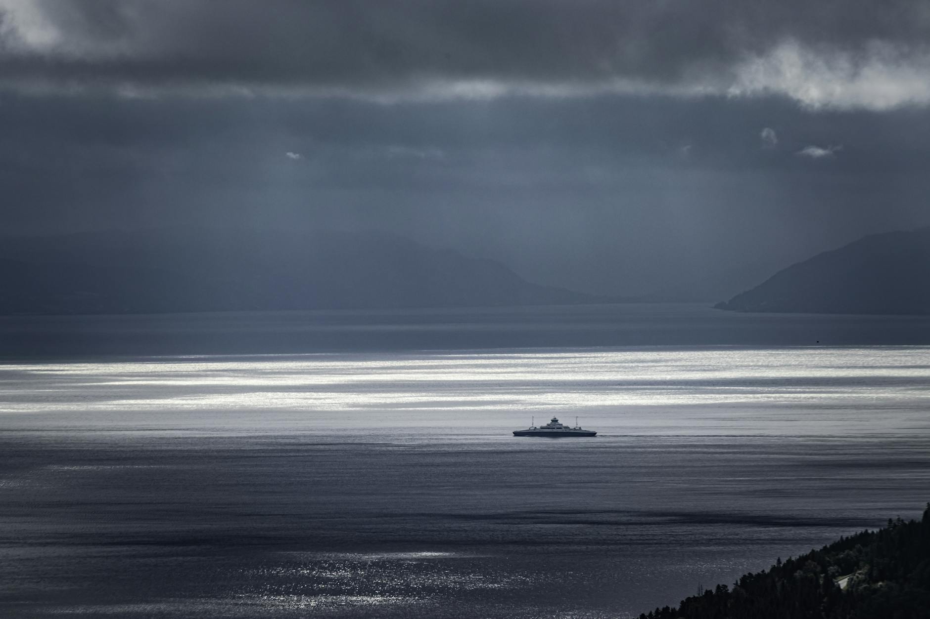 Norwegian fjord ferry for Trondheim low-cost scenery planning.