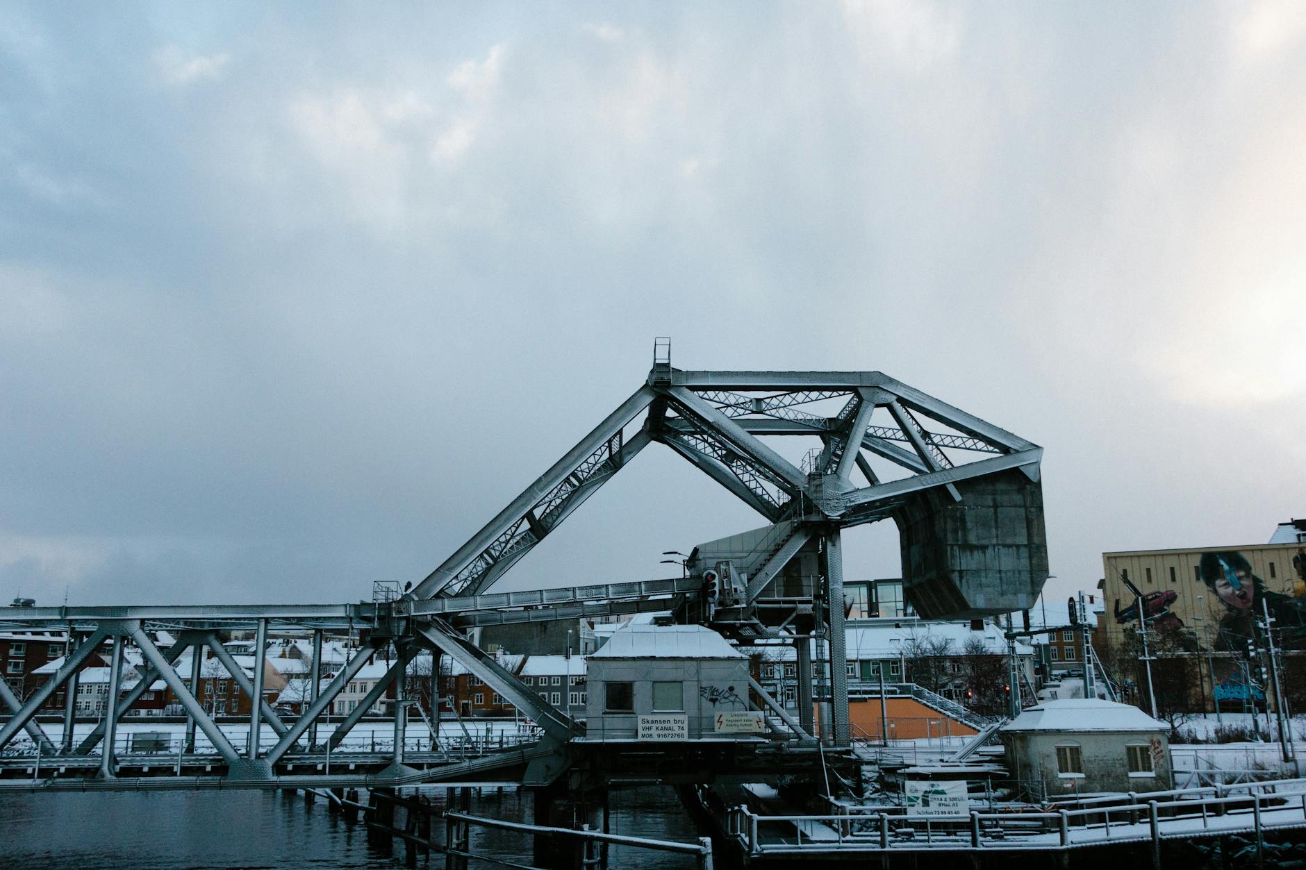 Norwegian train platform for Trondheim business arrival planning.