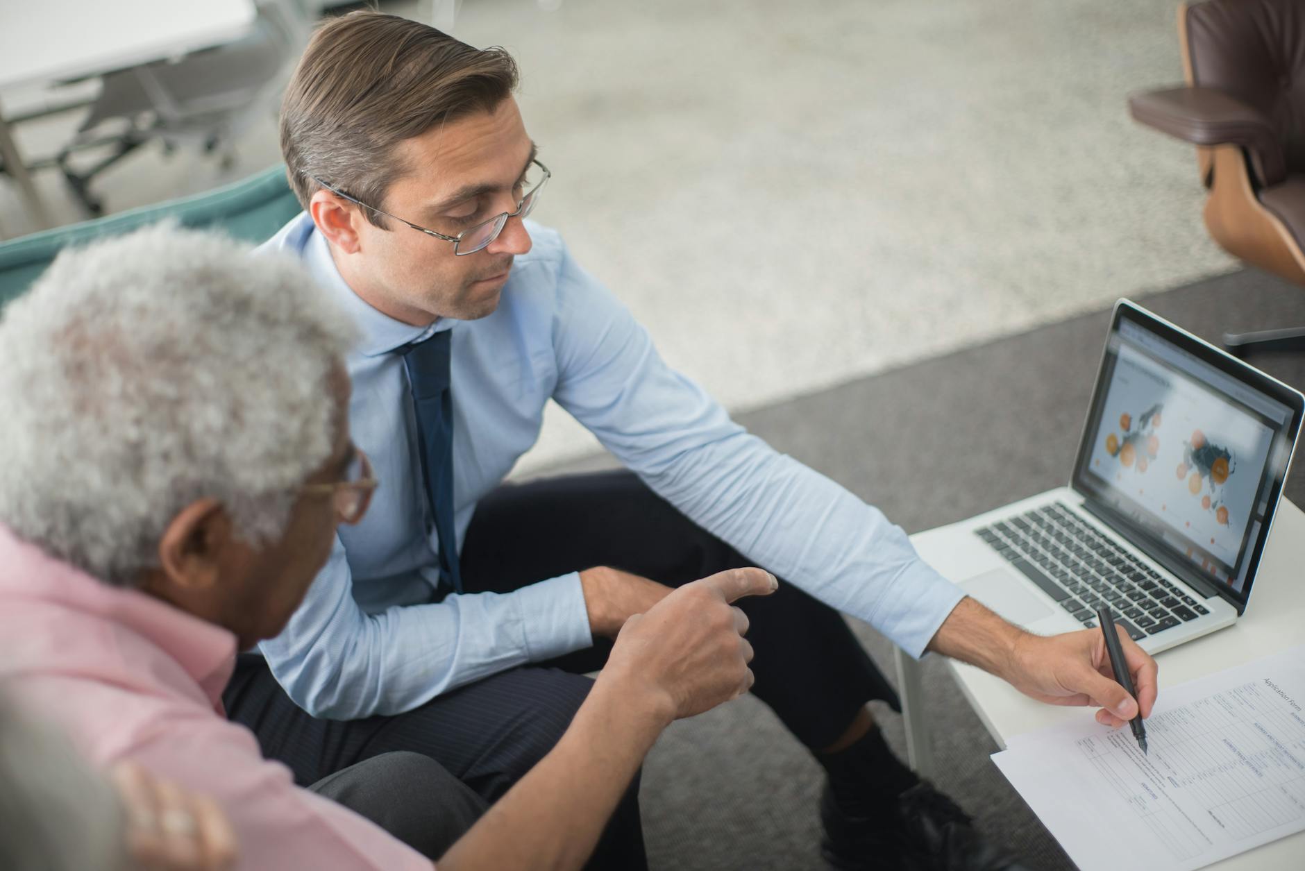 People reviewing documents for Trondheim consultant setup planning.