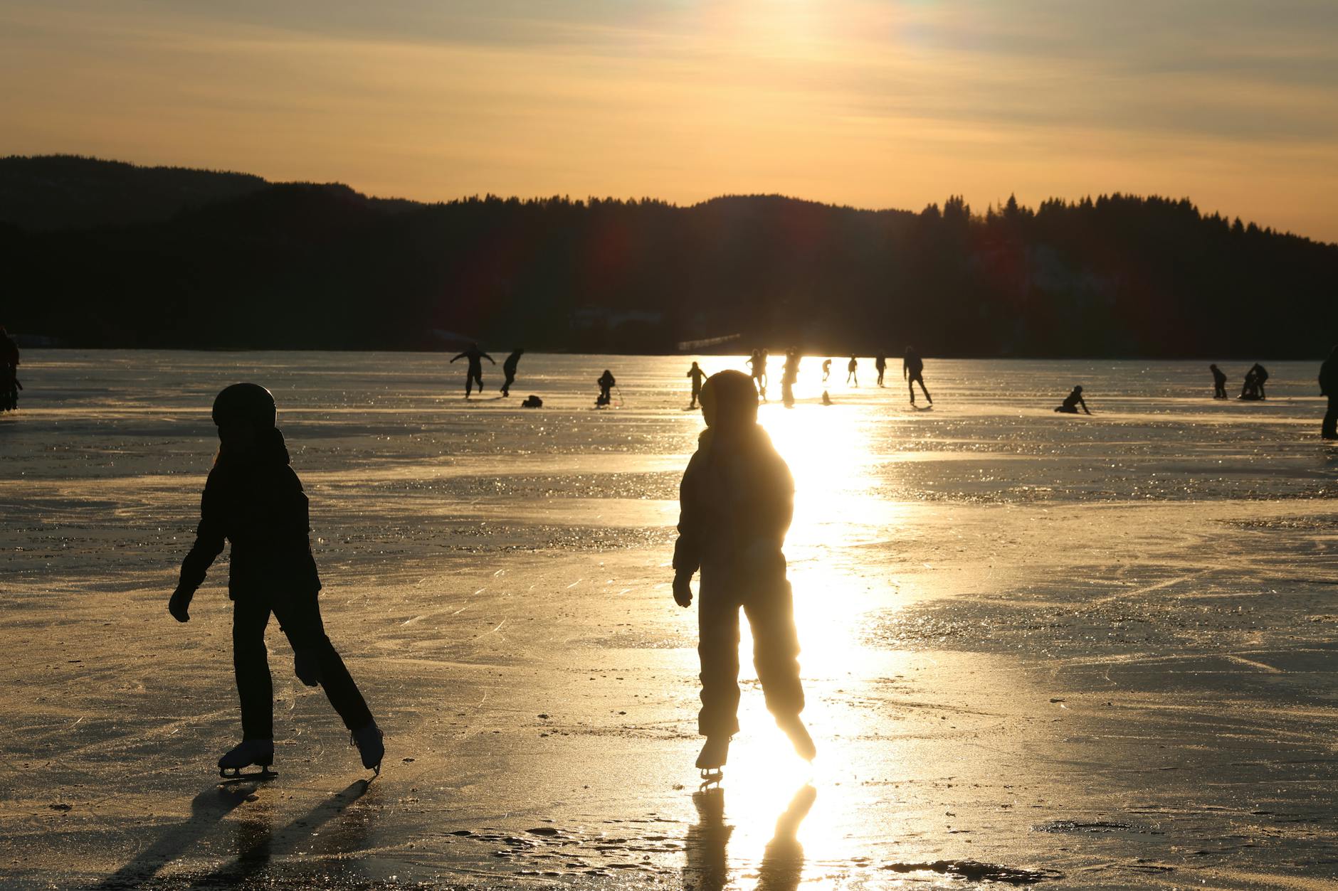 Norwegian ice skating scene for Trondheim family travel report planning.