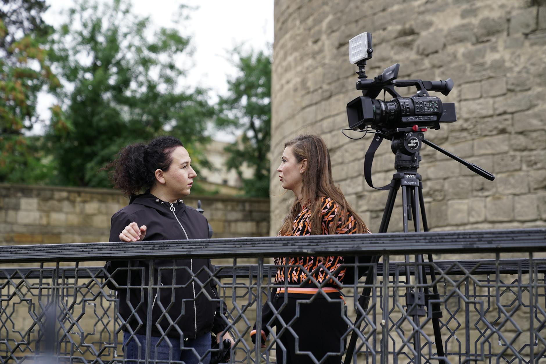 Outdoor camera interview for Trondheim interview-schedule planning.