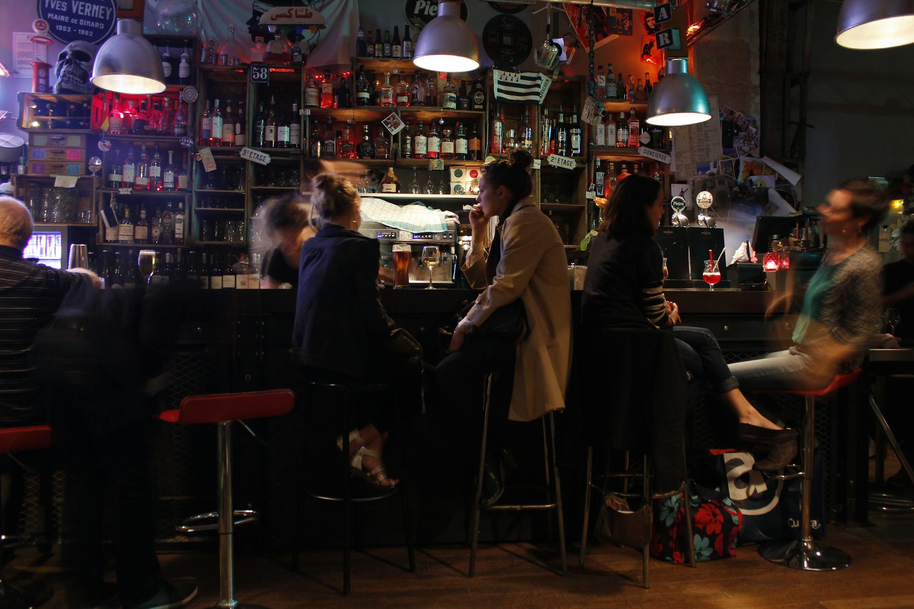 Bar counter scene for Trondheim nightlife travel planning.