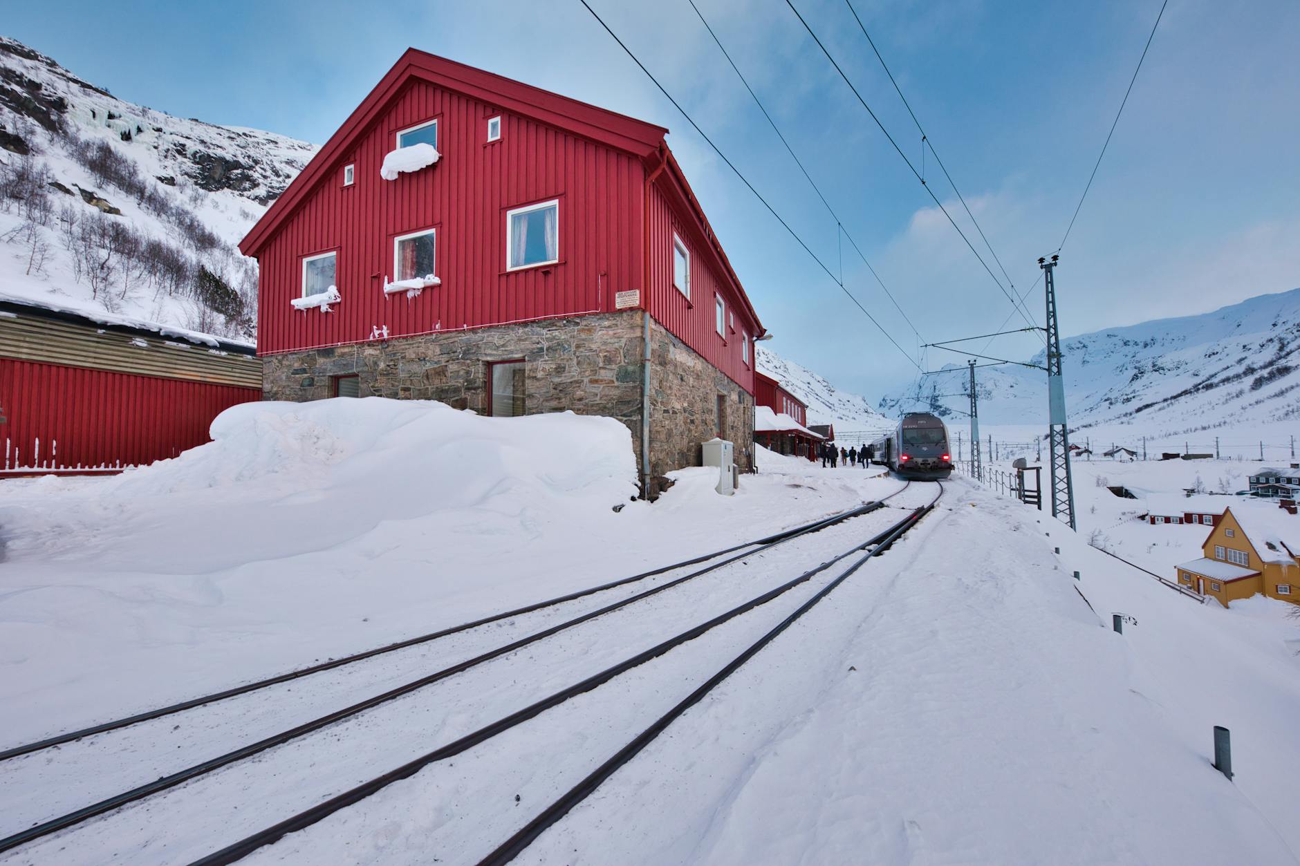 Norwegian station scene for Trondheim older traveler transport pacing.