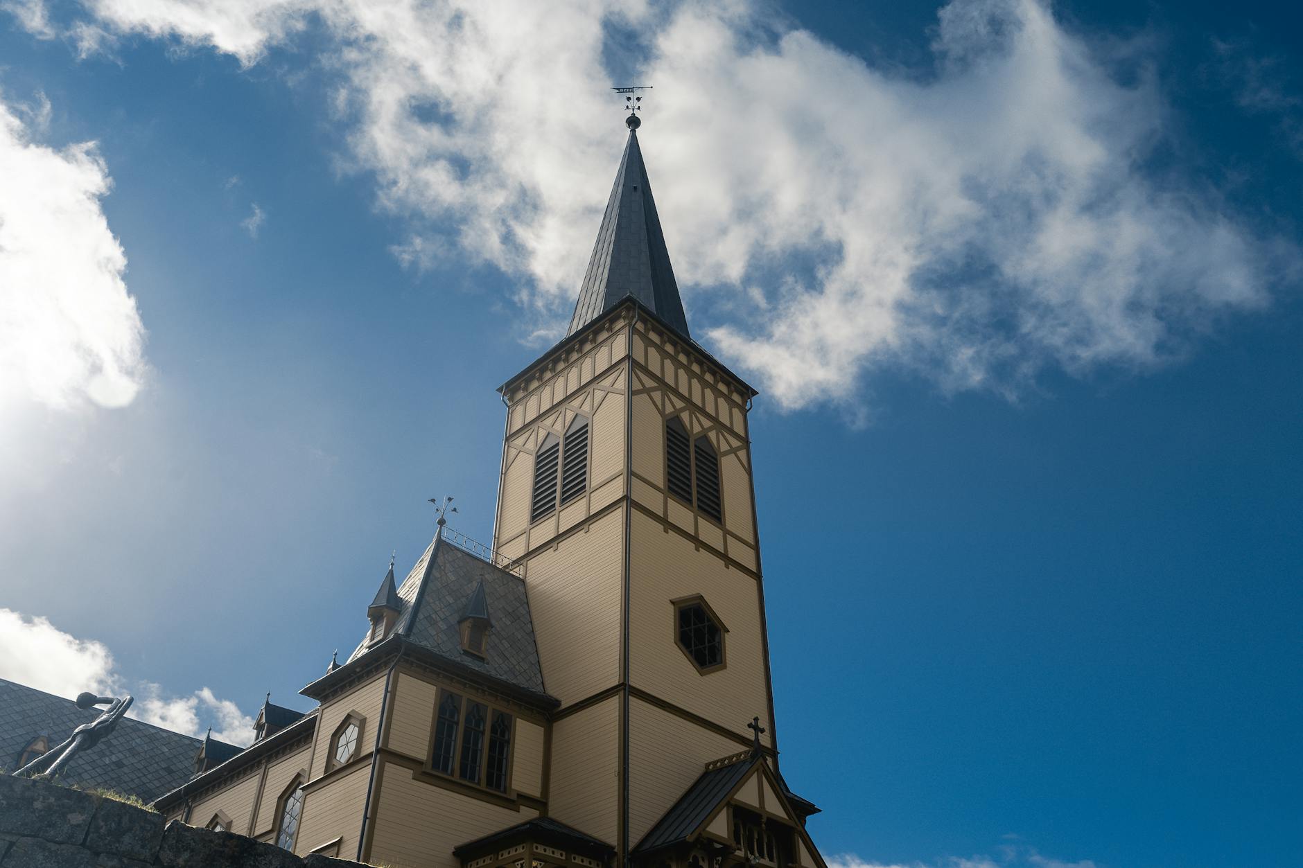 Norwegian church exterior for Trondheim service-time planning.