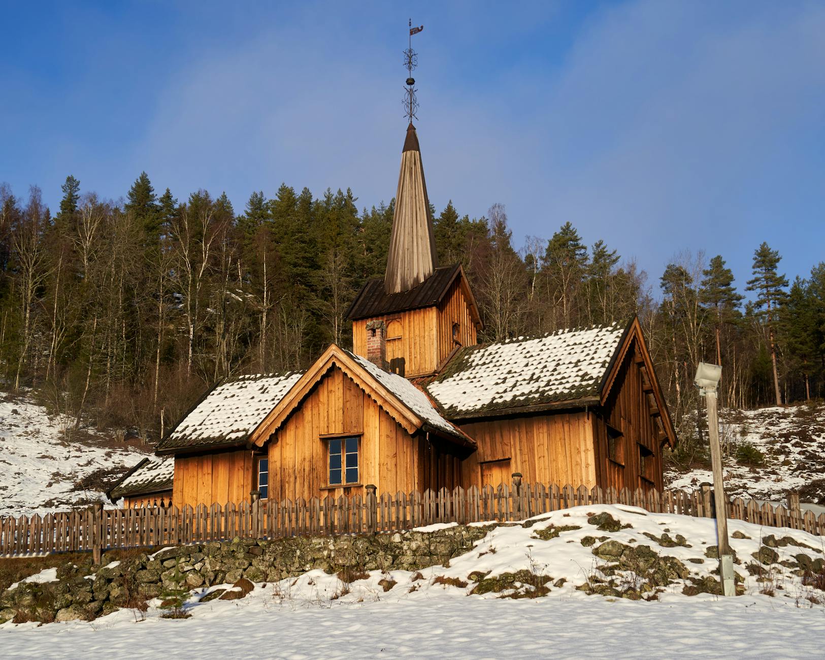 Snowy Norwegian church landscape for Trondheim pilgrimage lodging planning.