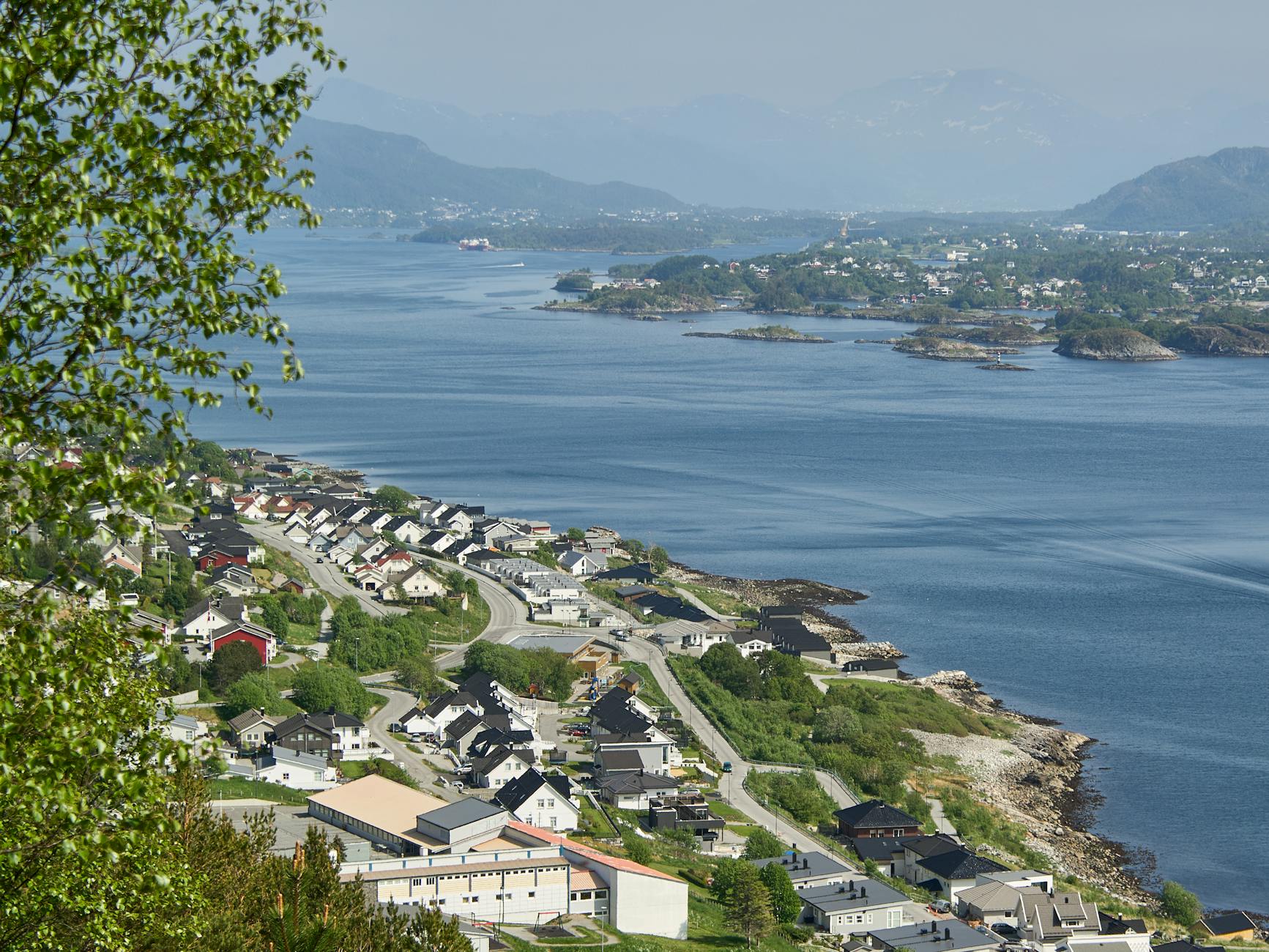 Norwegian town by water for Trondheim repeat leisure planning.