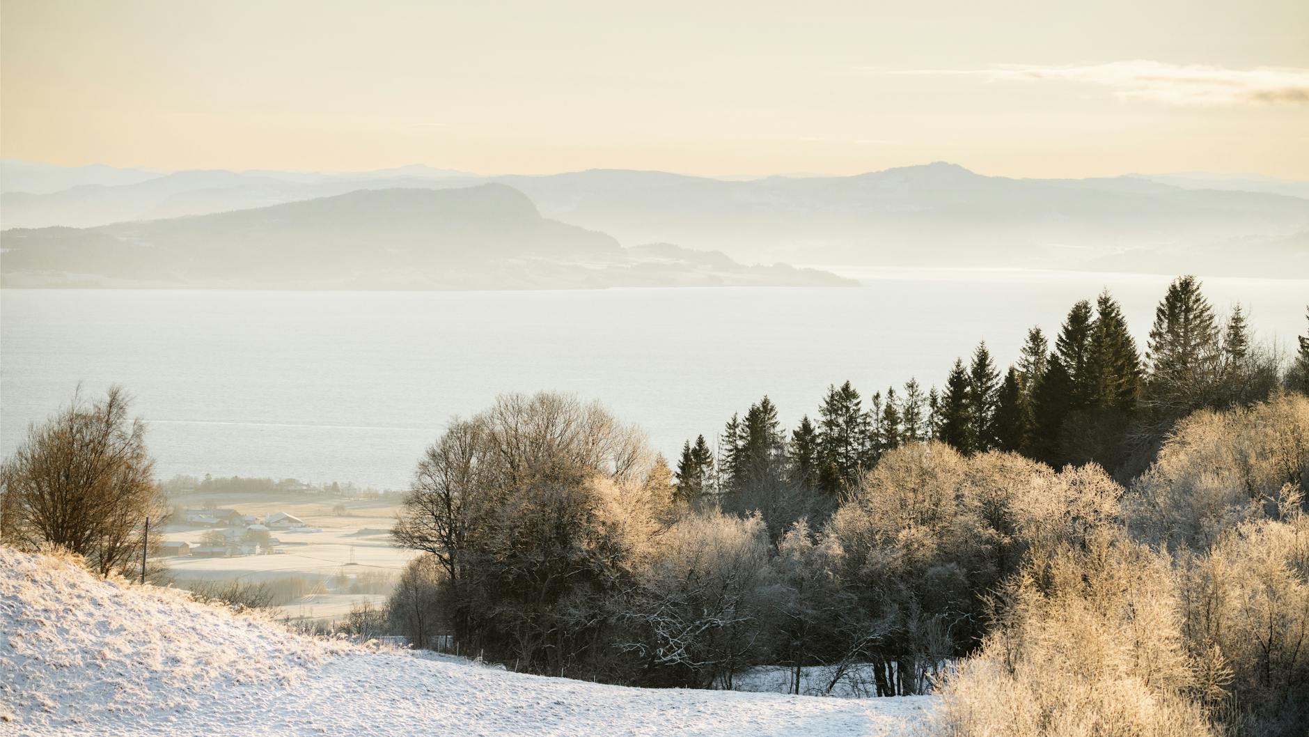 Norwegian winter landscape for solo meal and weather pacing planning.