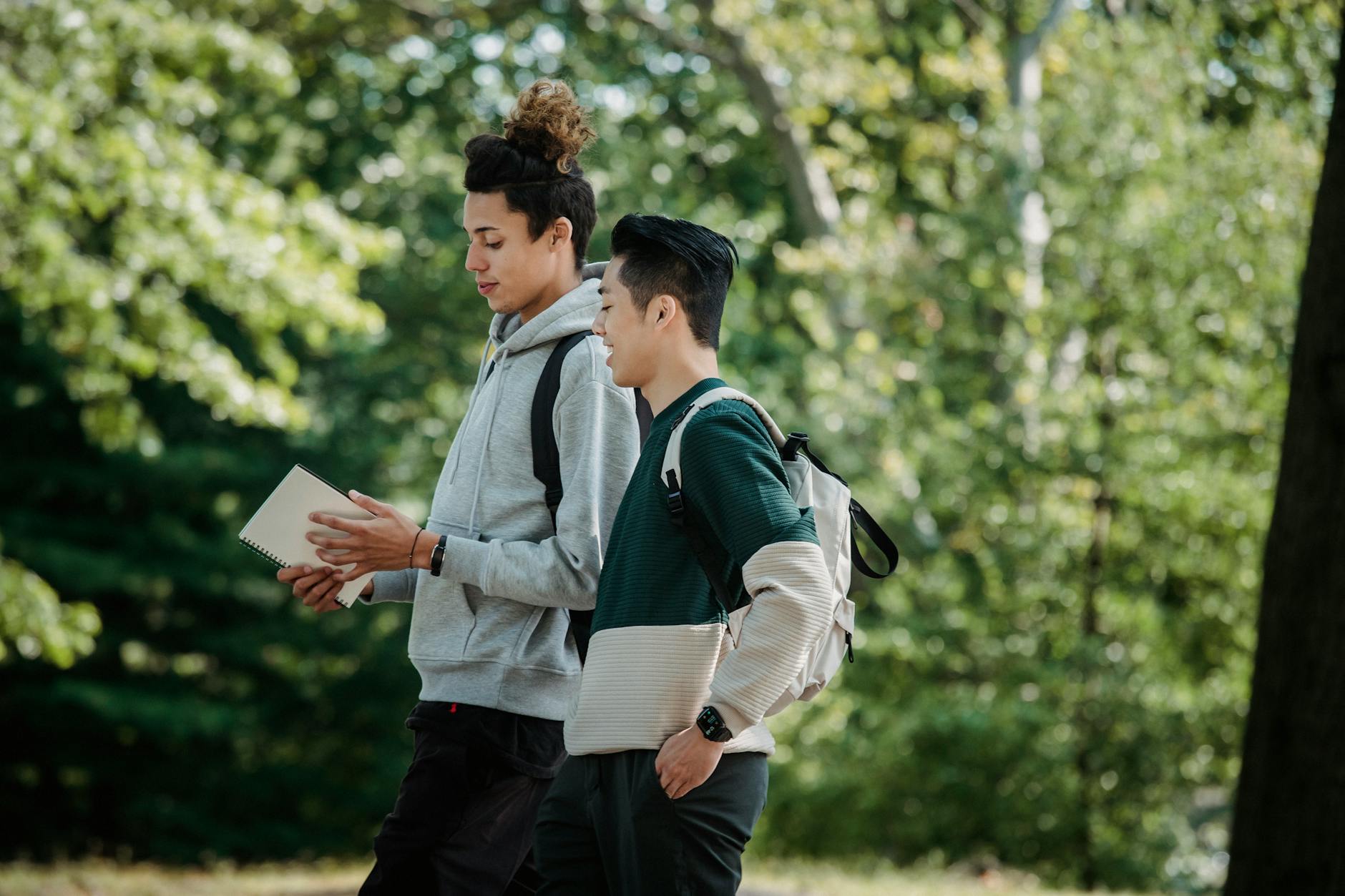 Students walking together for Trondheim program-location planning.