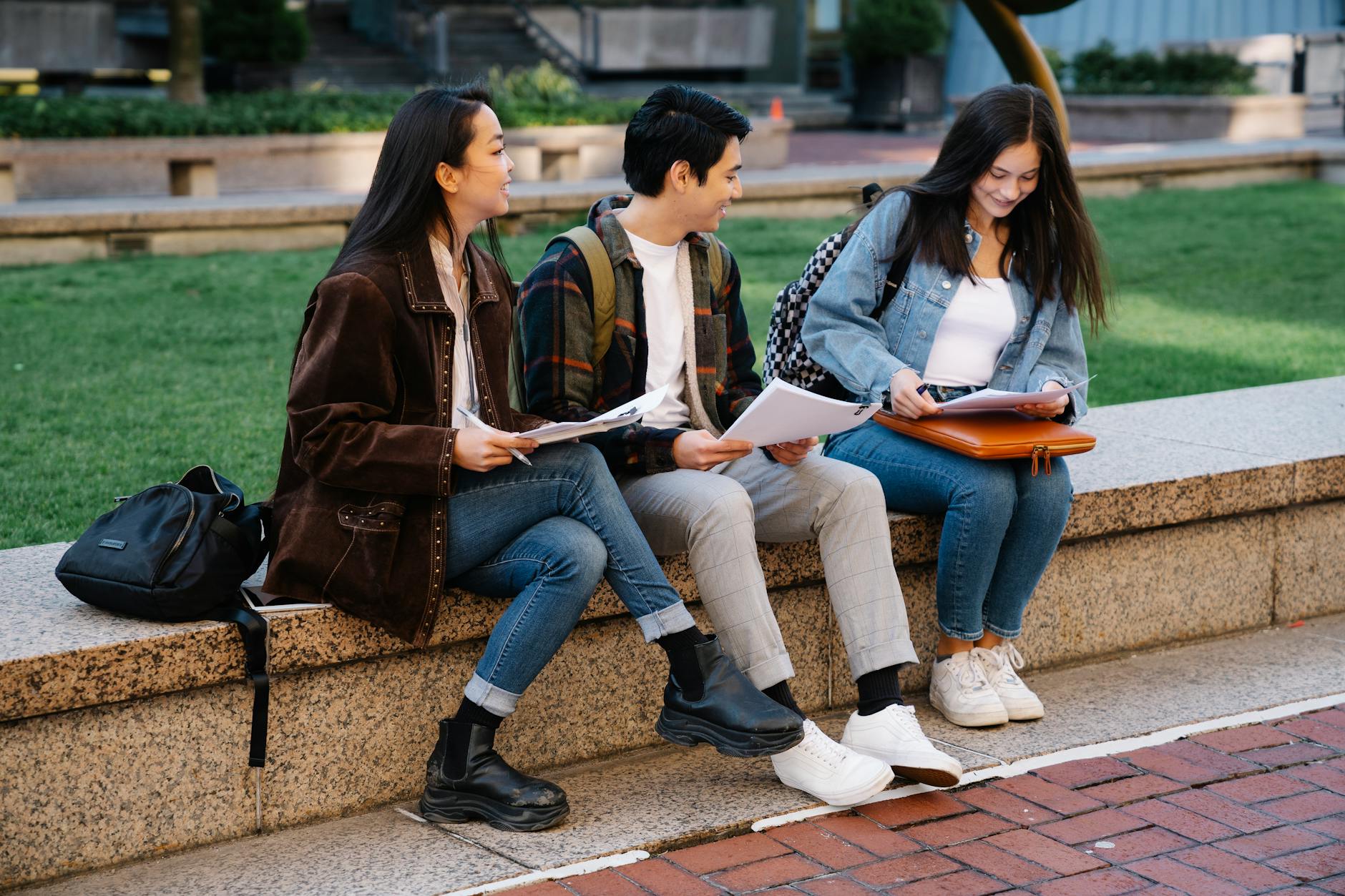 Students studying outside for Trondheim study-time planning.