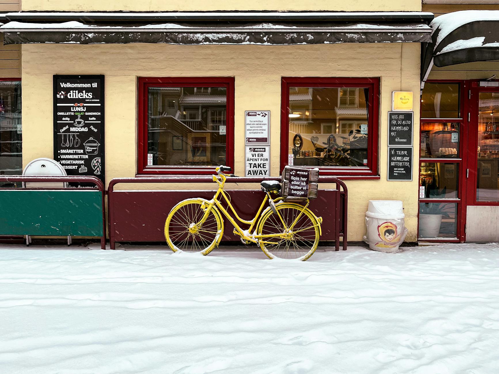 Bicycle in snow for Trondheim tourist winter break planning.