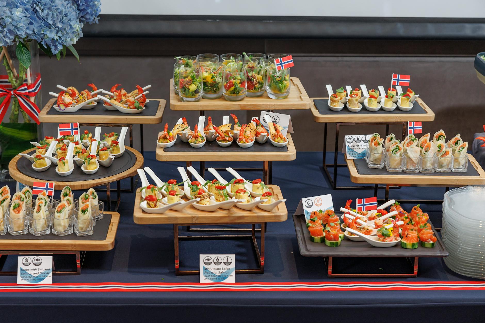 Nordic event buffet with Norwegian flags for Trondheim trade-show planning.