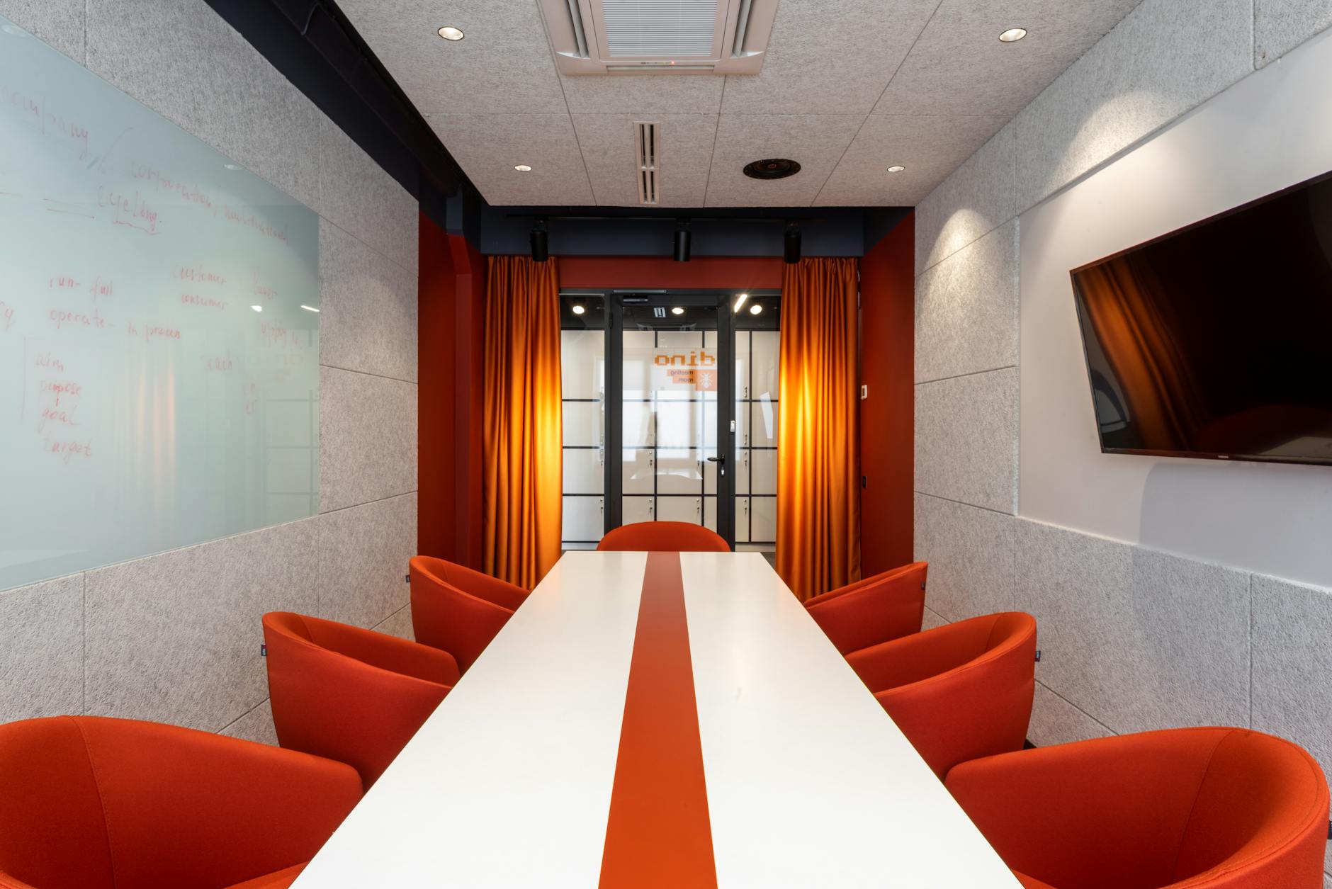 Modern conference room for Trondheim trade-show workability planning.