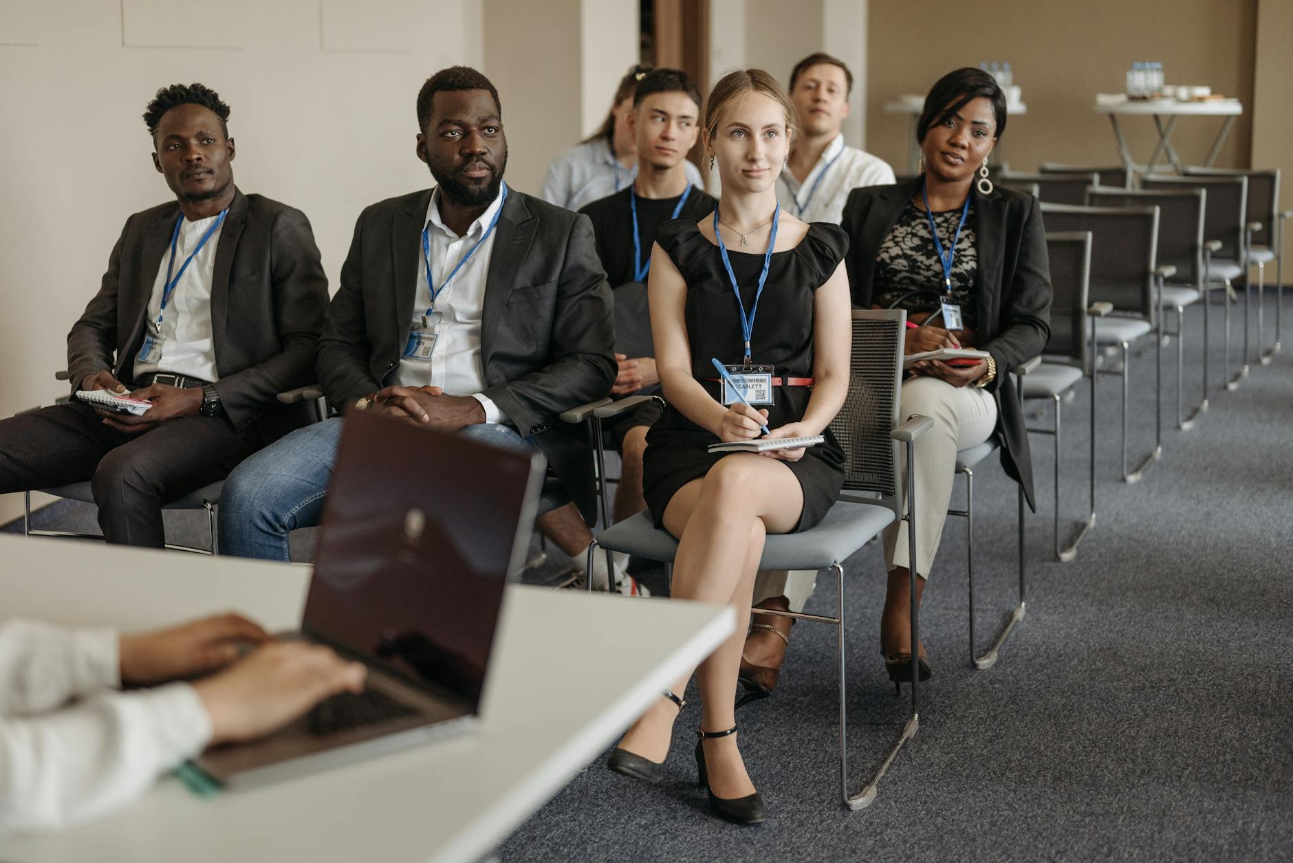 Group seated at a business event for Trondheim trade-show report planning.