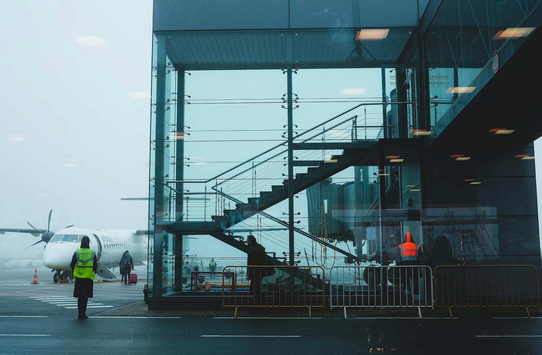 Airport building and airplane for Trondheim transfer planning.