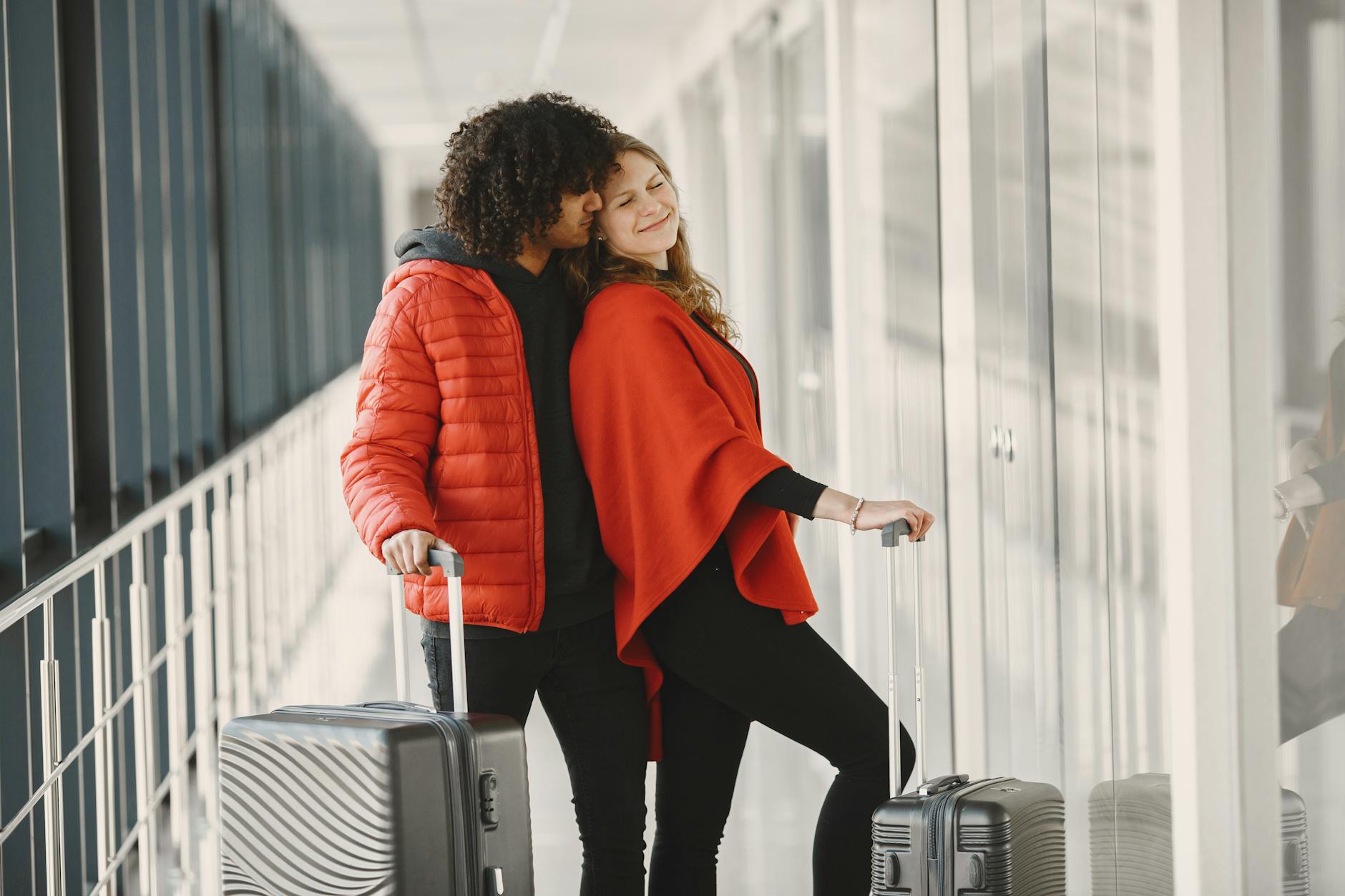 Couple holding luggage for Trondheim weather-aware stopover planning.