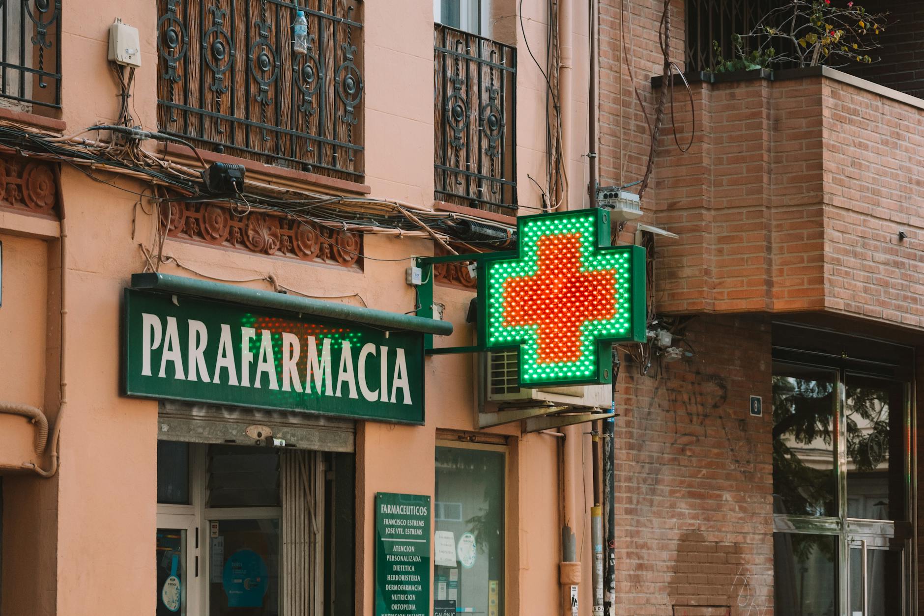 Pharmacy sign for Trondheim medical support planning.