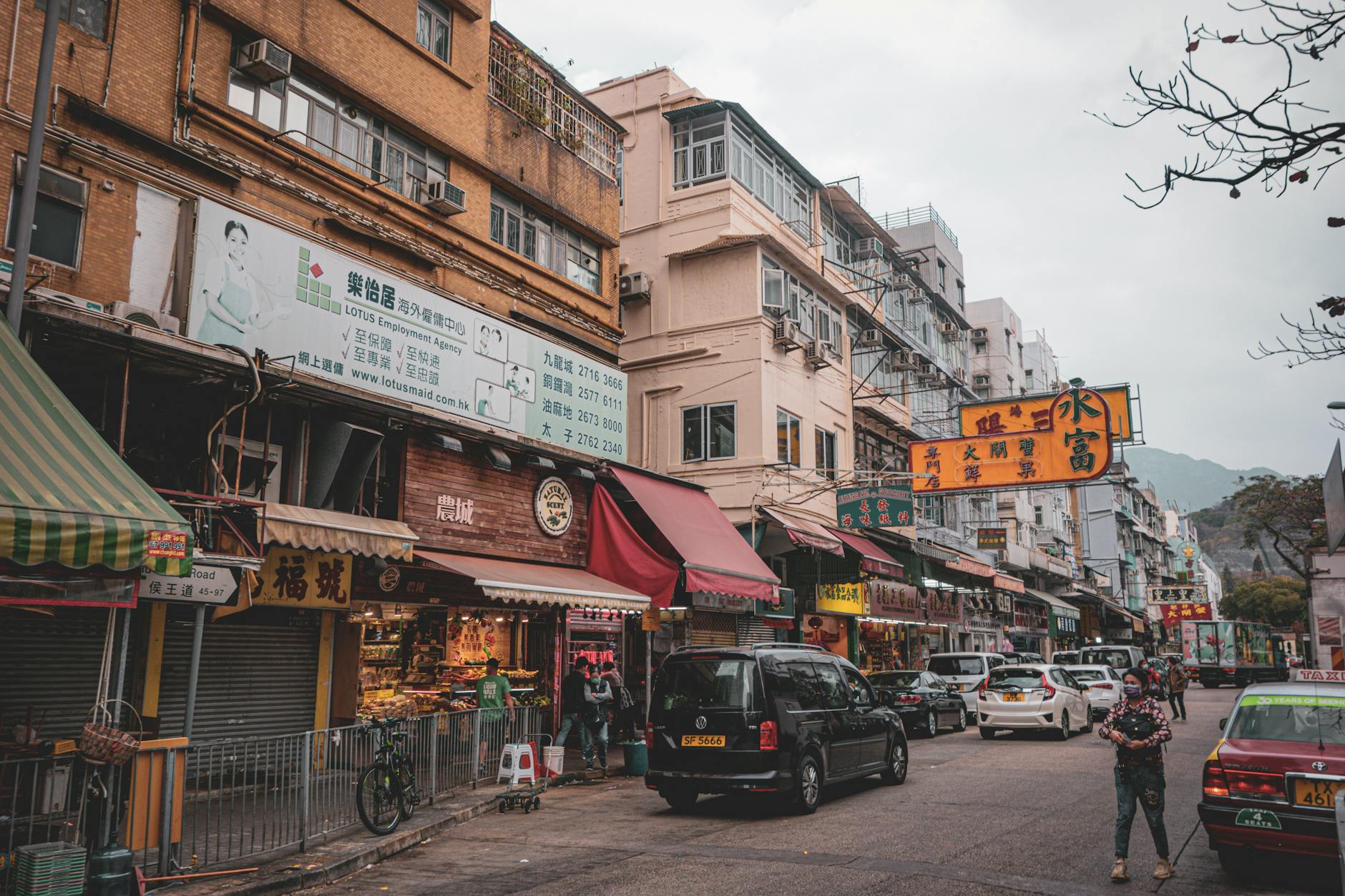 Tsim Sha Tsui shopping street and content creator publishing planning context.
