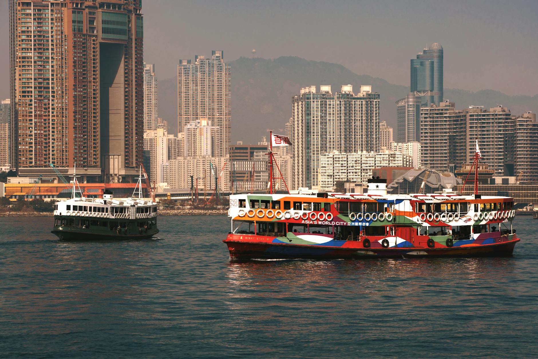 Star Ferry and luxury harbor-crossing planning context.