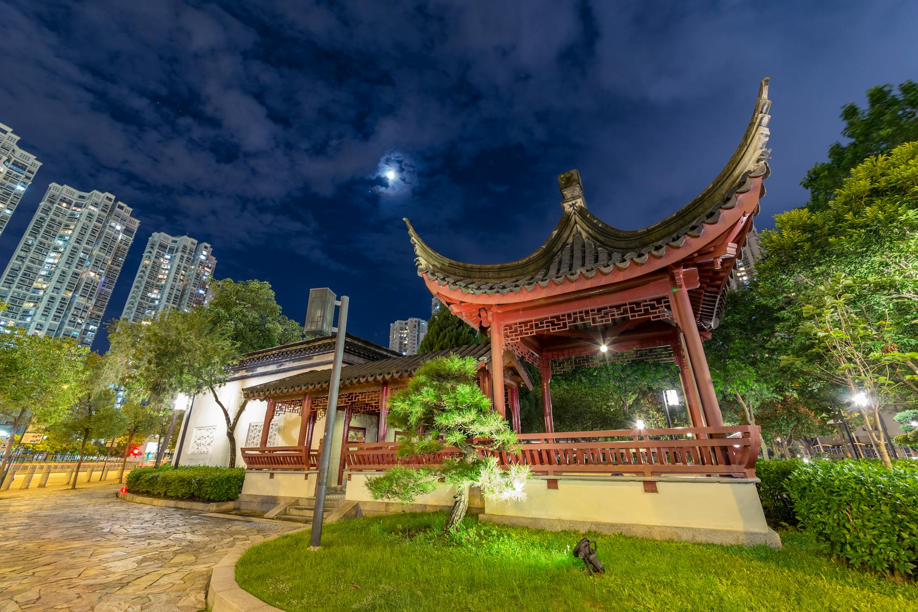 Kowloon Mosque and religious traveler base planning in Tsim Sha Tsui.