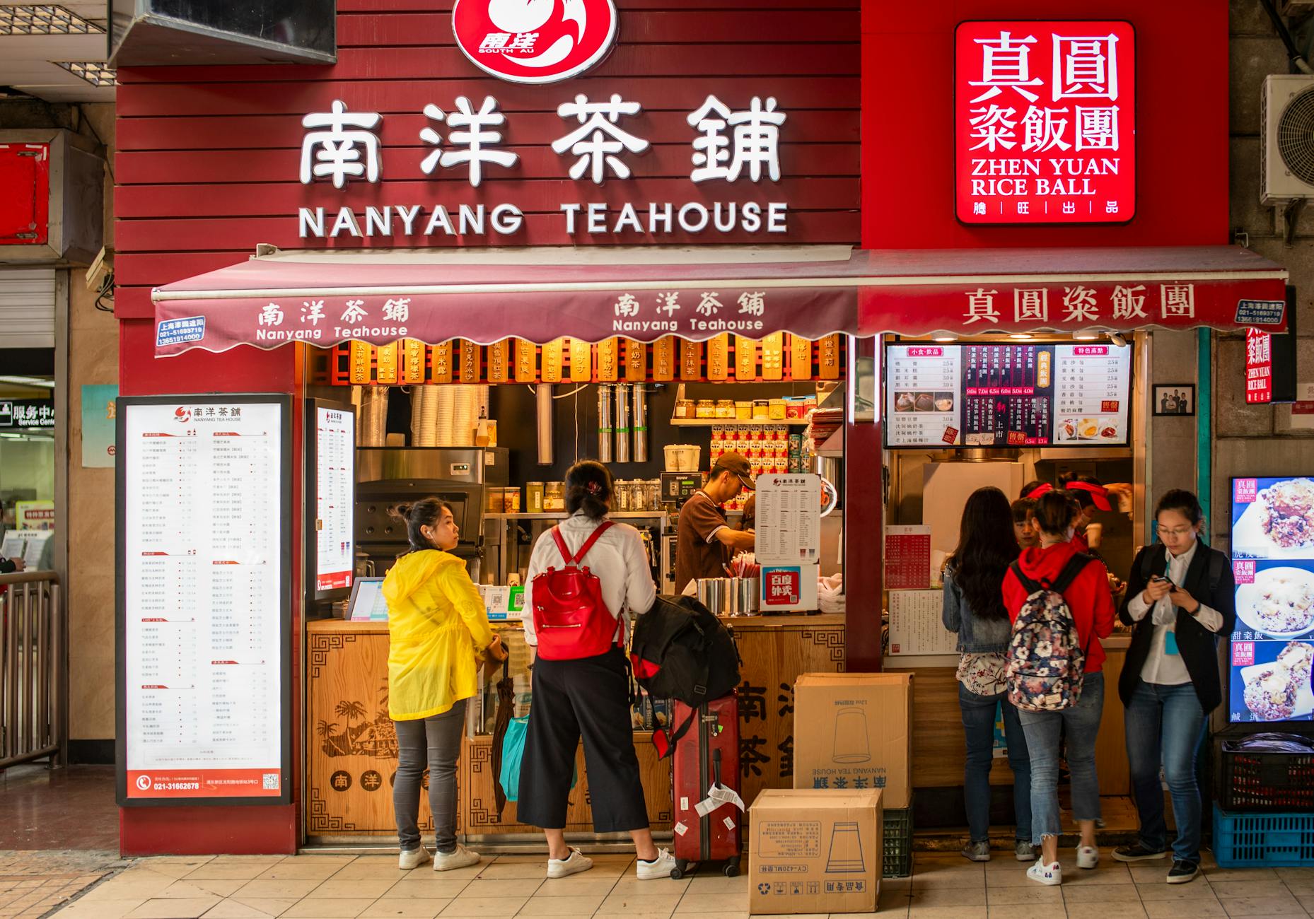 Affordable dining and student short-program planning context.