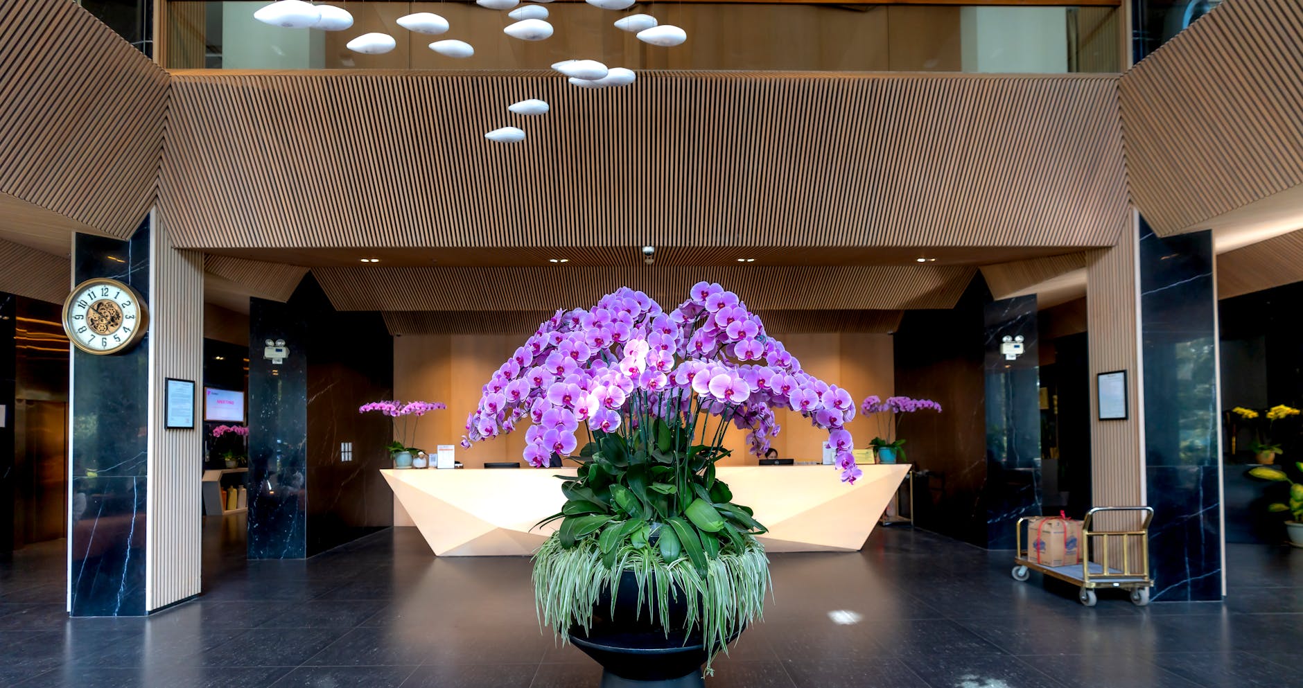 Business hotel lobby and trade-show attendee planning context.