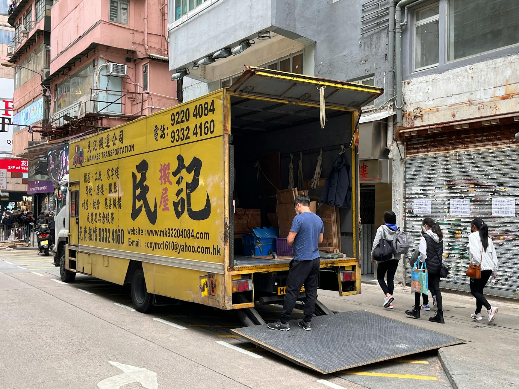 Community context and volunteer traveler planning in Tsim Sha Tsui.