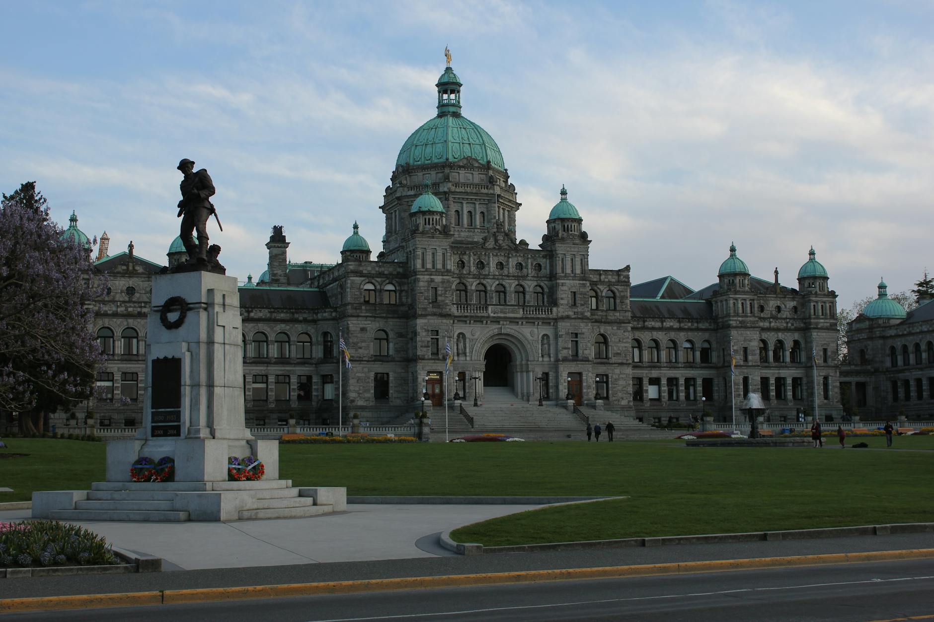Front view of the Parliament Building and War Memorial in Victoria
