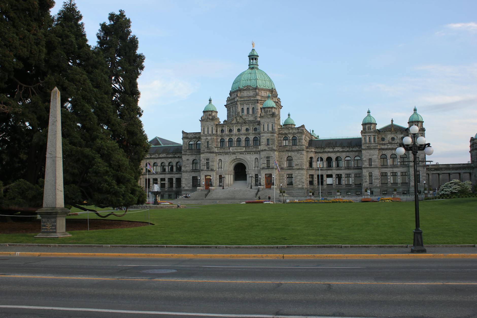 Front view of the British Columbia Parliament Building in Victoria, showcasing its stunning architecture.