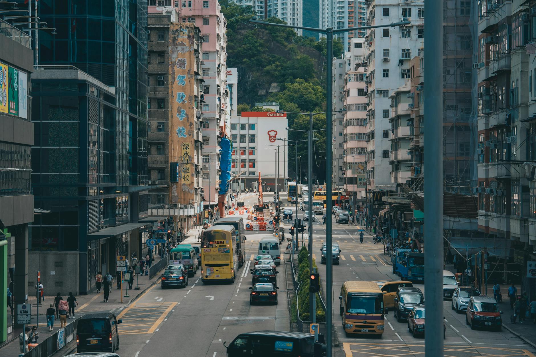 Wan Chai budget traveler and Hong Kong Island street planning context.