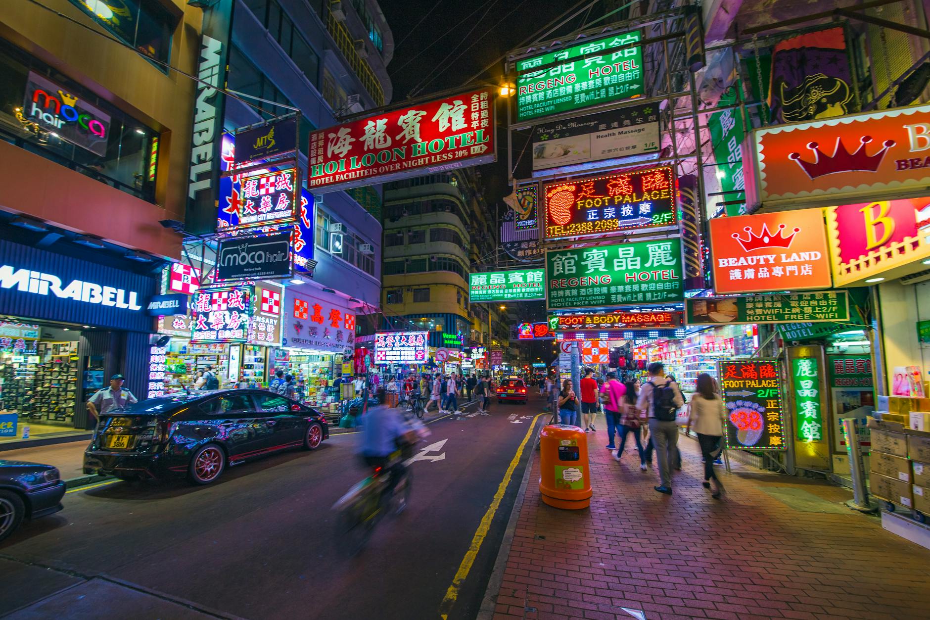 Wan Chai night and family traveler report planning context.