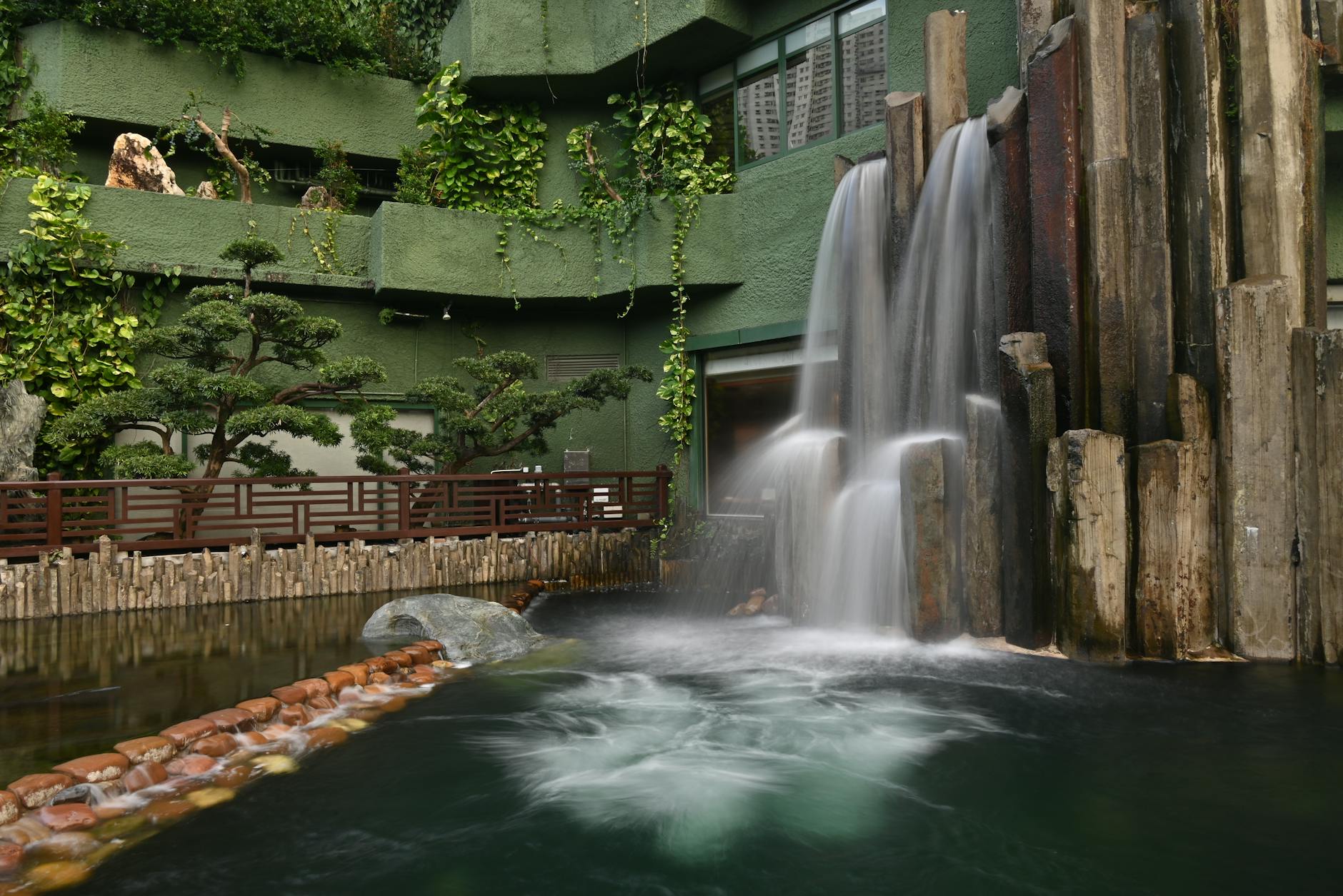 Wan Chai hotel recovery and luxury traveler pacing context.