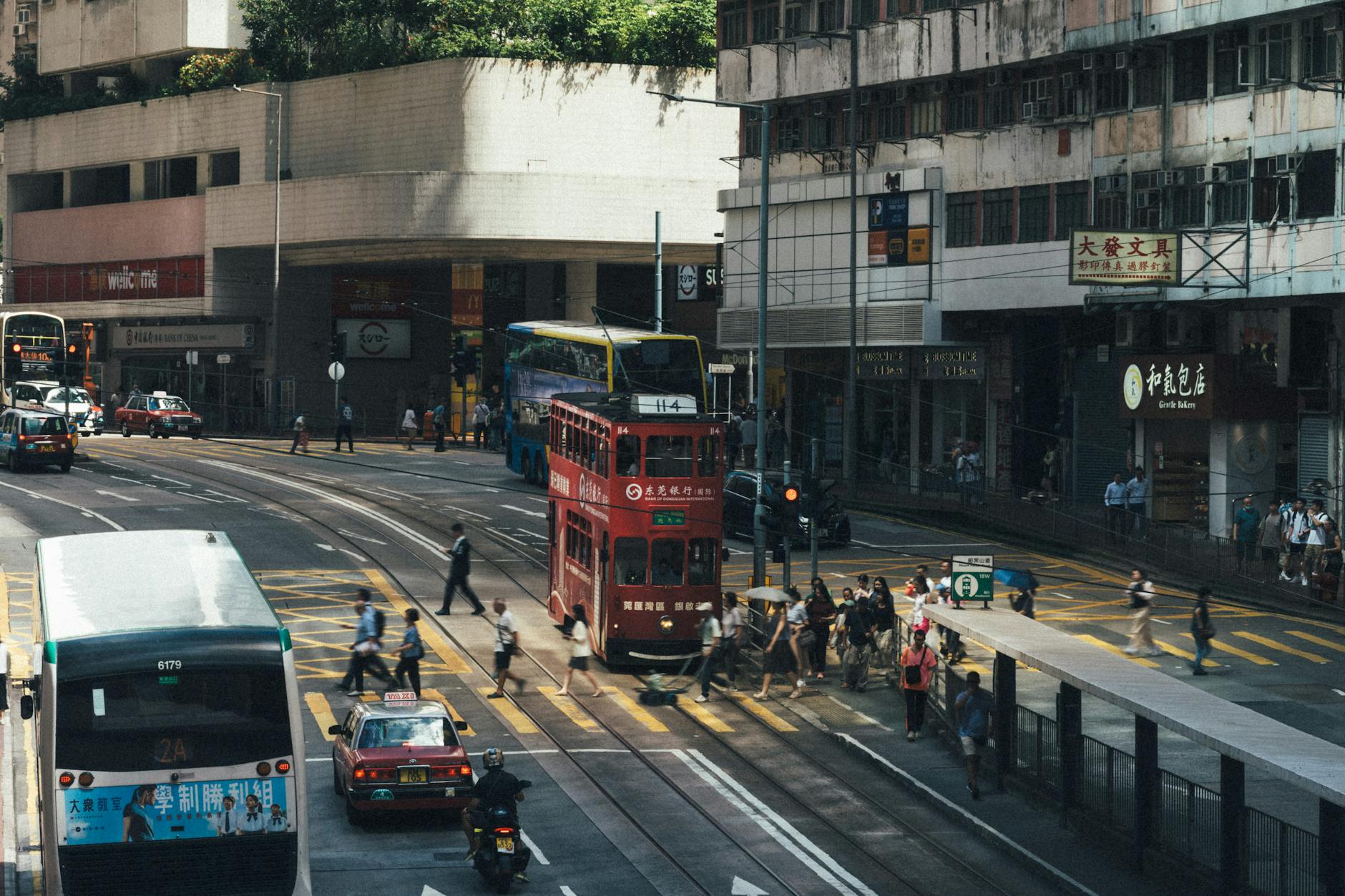 Wan Chai street and religious lodging planning context.