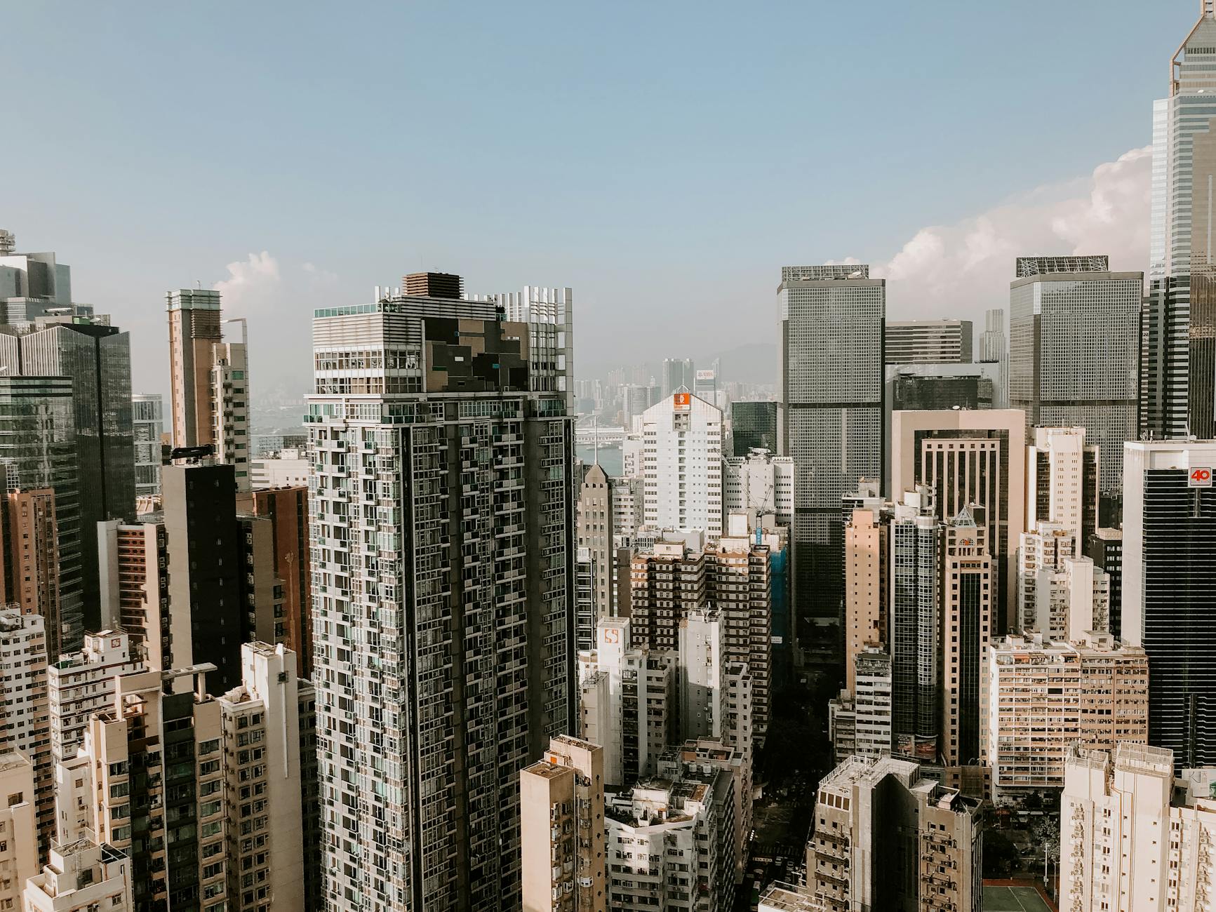 Wan Chai solo traveler and skyline planning context.