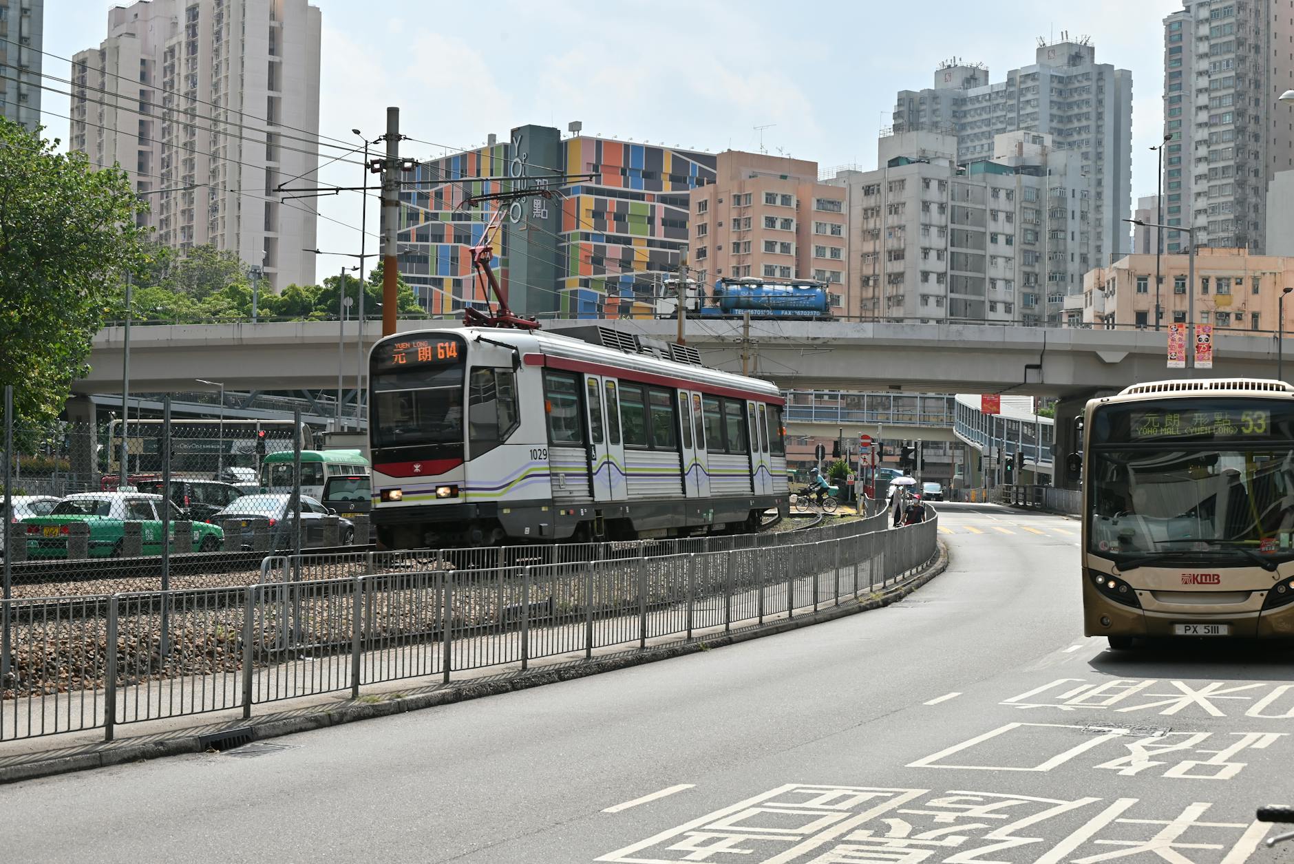 Wan Chai street and stopover luggage route planning context.
