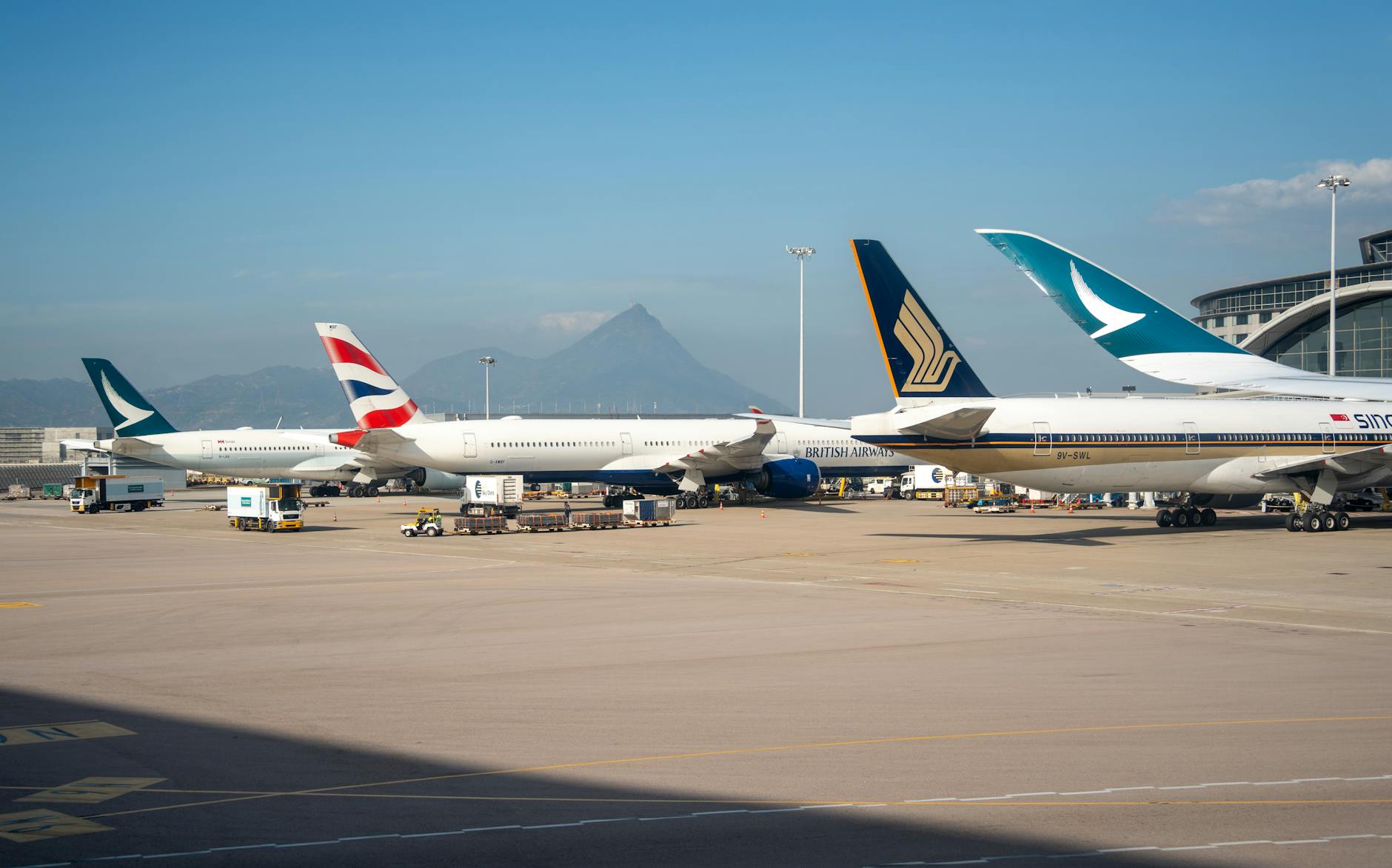 Hong Kong airport transit and stopover timing planning context.