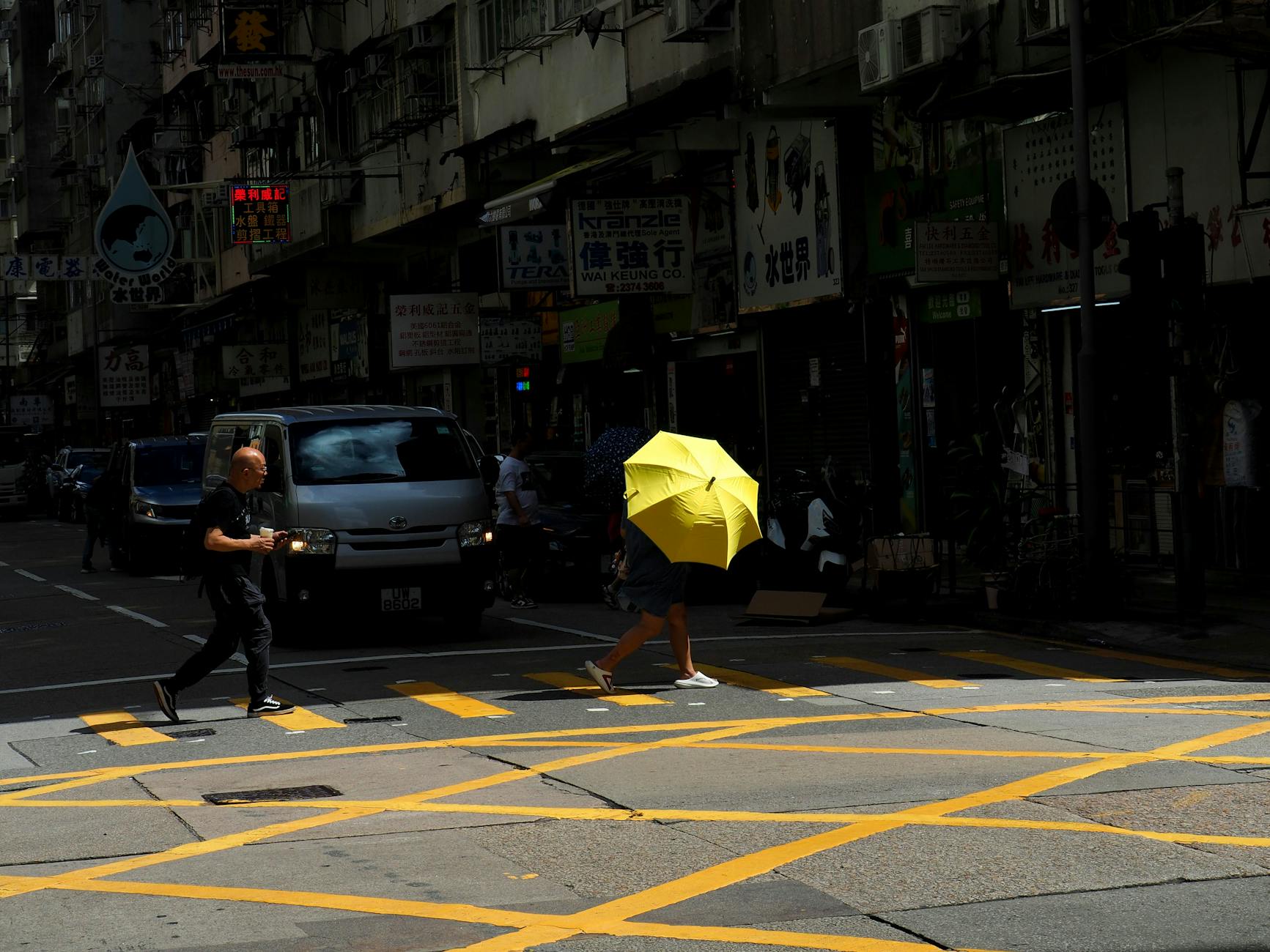 Rainy Wan Chai street and volunteer health planning context.