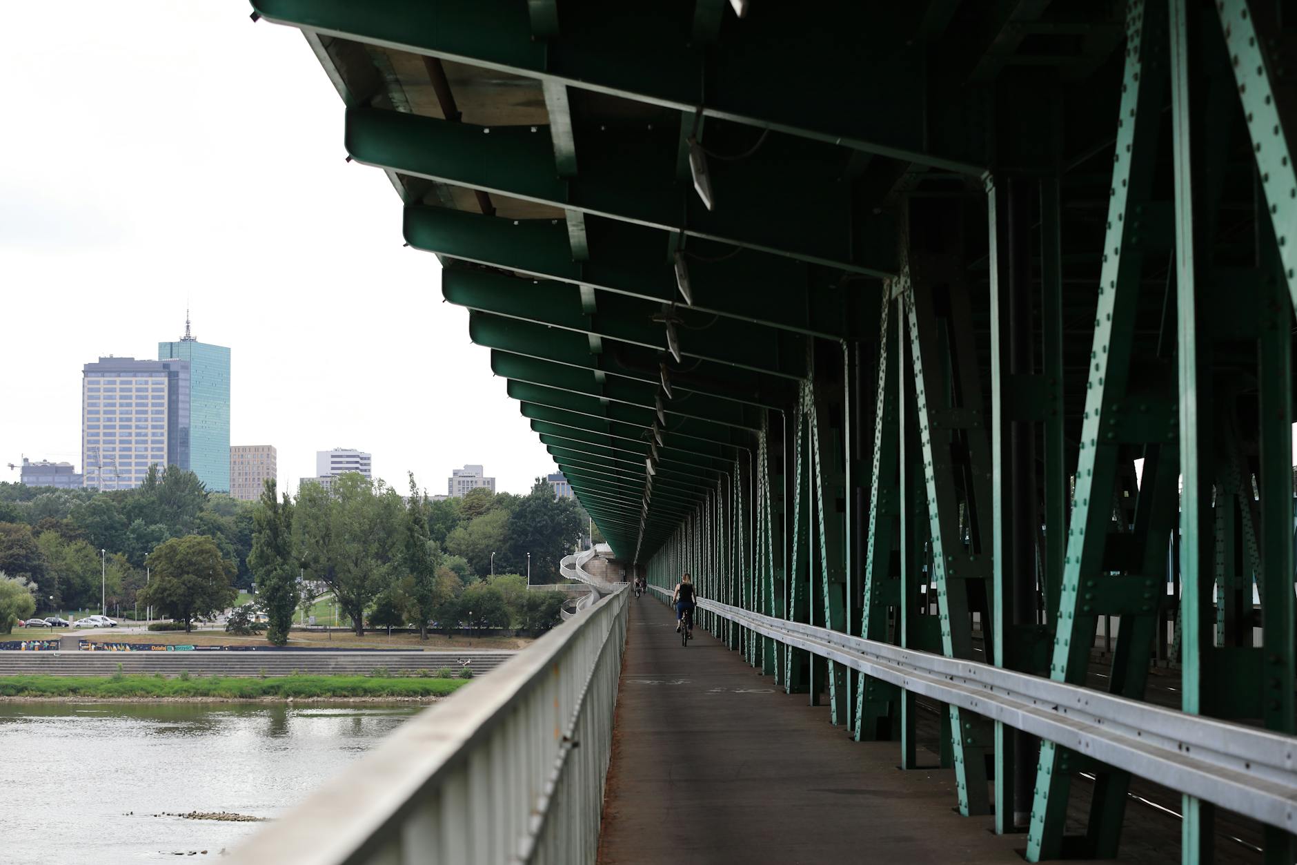 Warsaw Vistula river path for outdoor route planning.