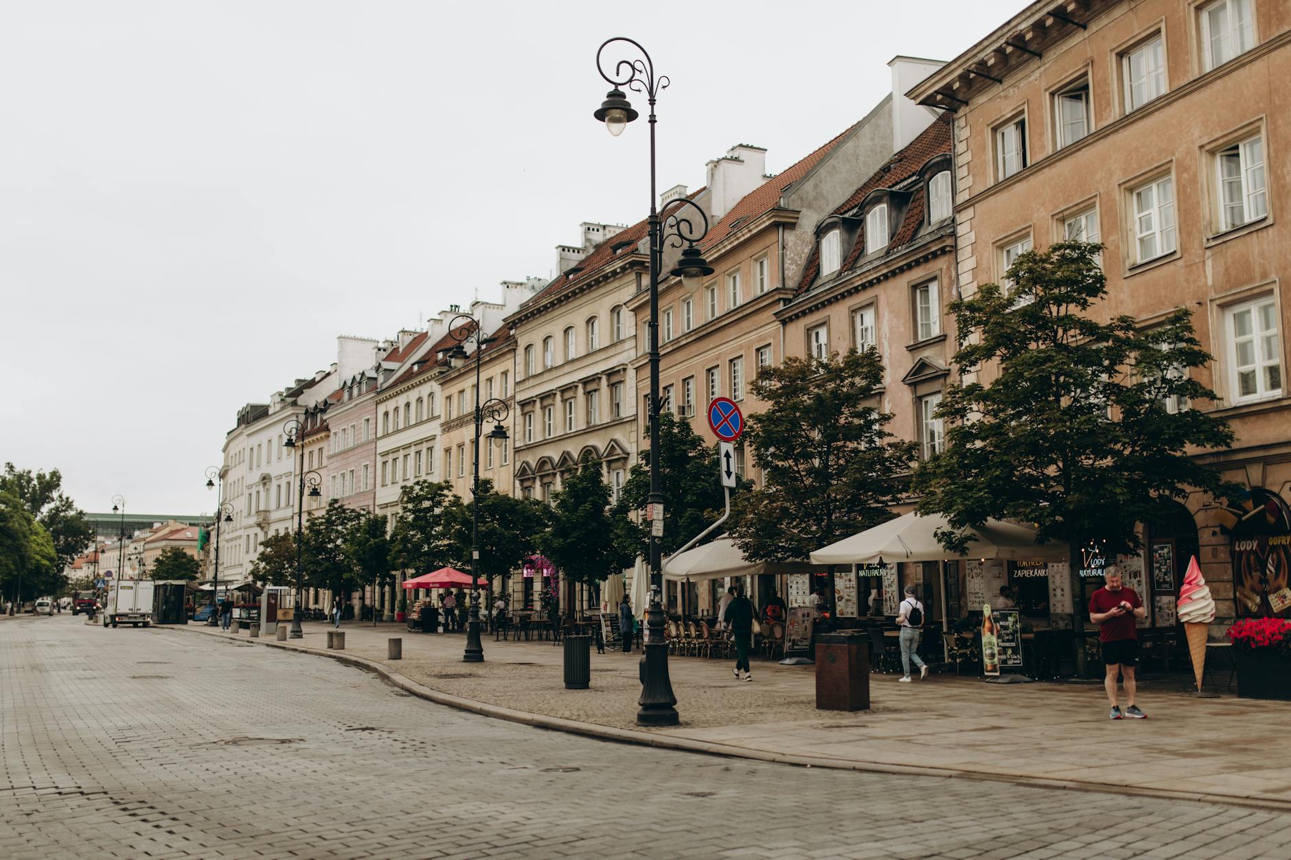 Warsaw old town street for budget lodging and route planning.