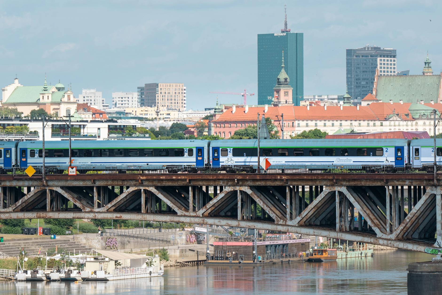 Warsaw arrival and station setting for conference registration planning.