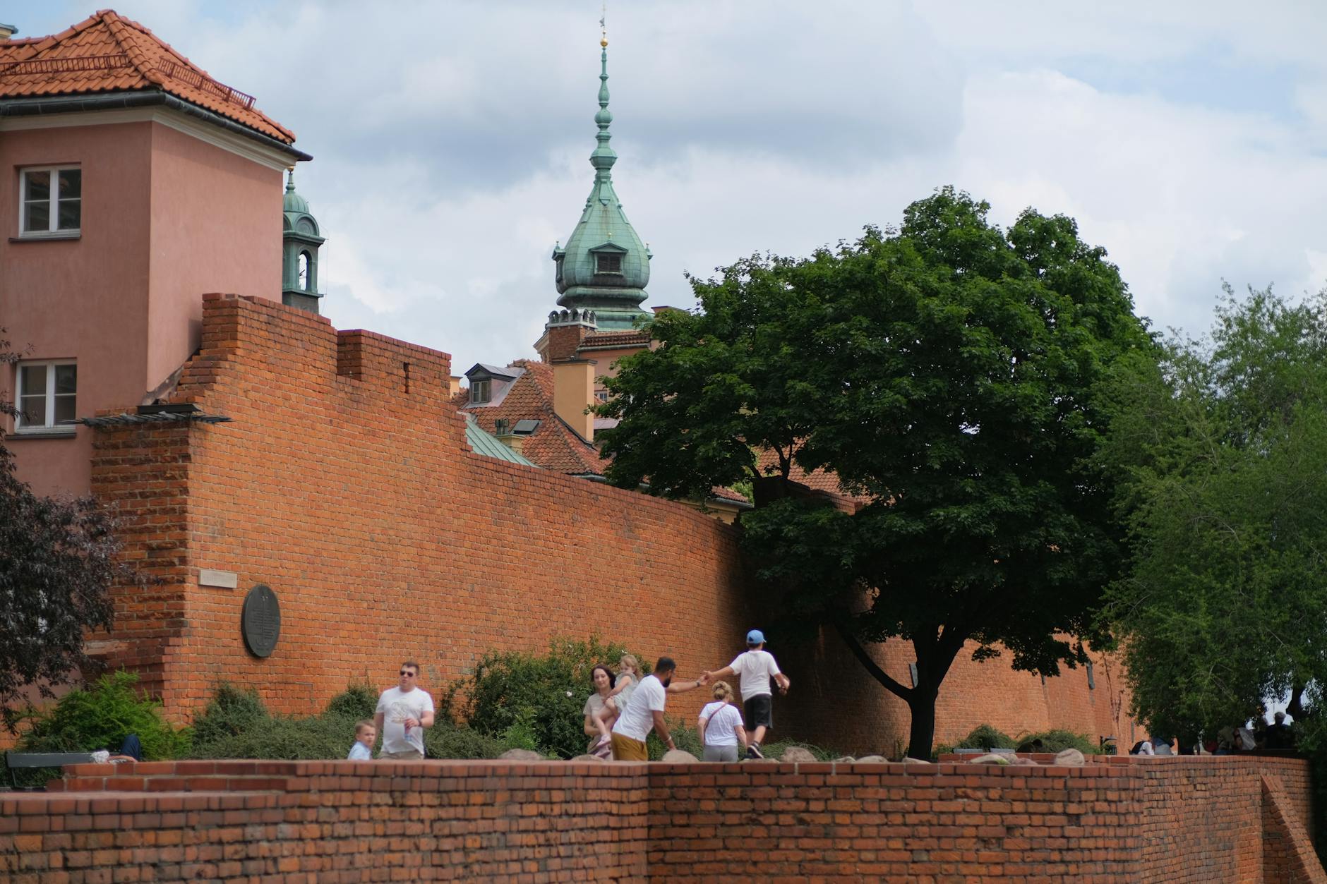 Warsaw old town setting for family hotel and route planning.